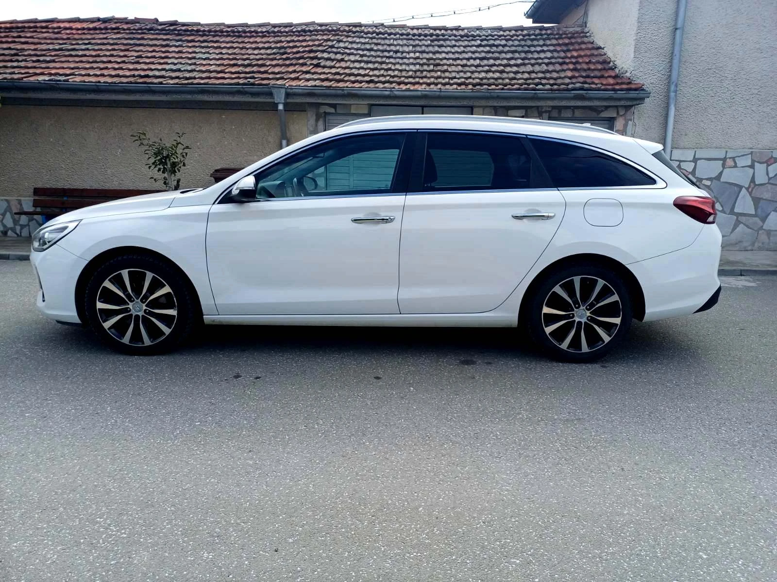 Hyundai I30  1.6 CRDi -FULL - изображение 6 | Auto.bg Hyundai I30  1.6 CRDi -FULL - изображение 6