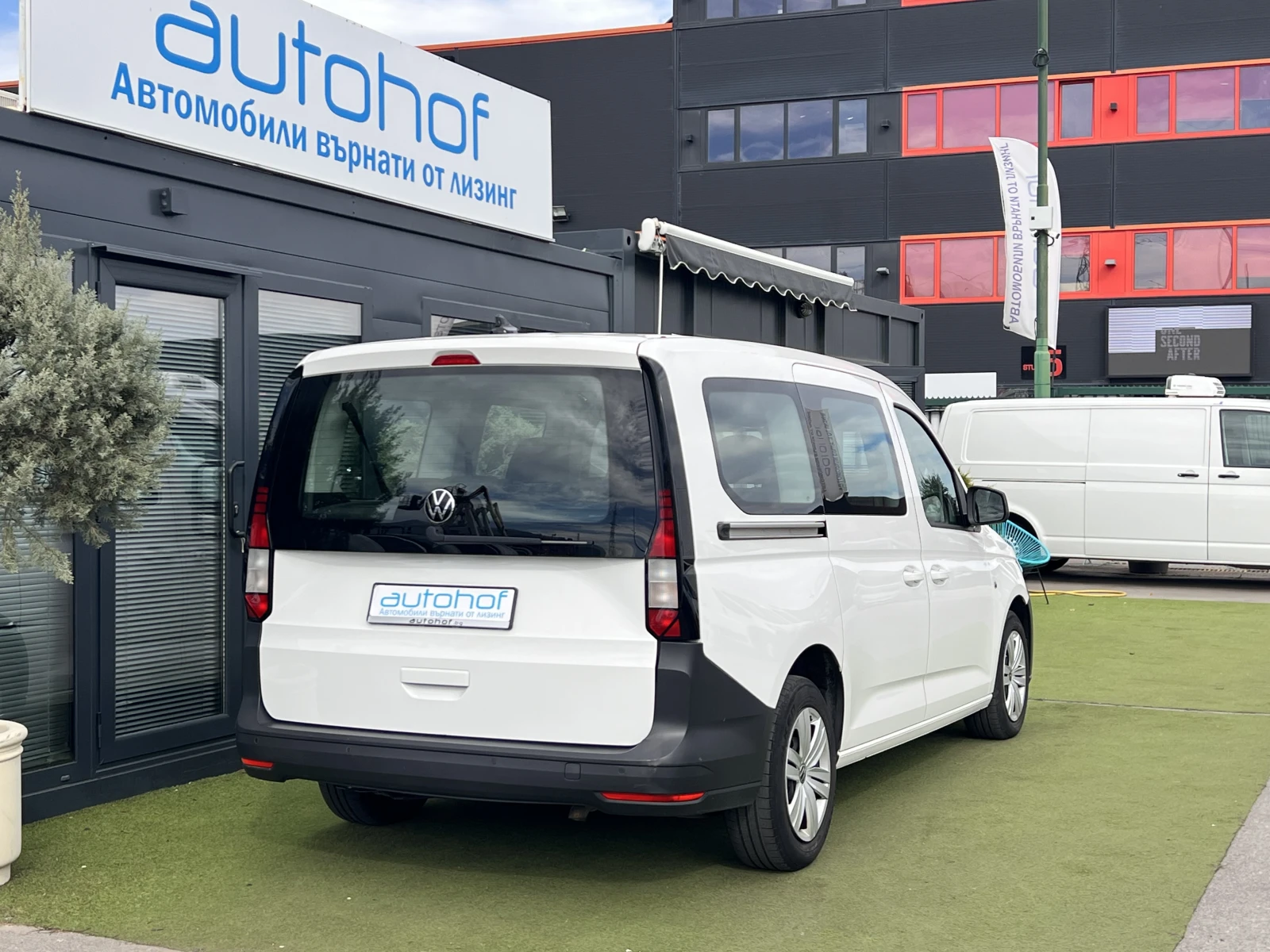 VW Caddy Life/2.0TDI/102k.c./6MT/6+ 1/ГАРАНЦИЯ - изображение 4 | Auto.bg VW Caddy Life/2.0TDI/102k.c./6MT/6+ 1/ГАРАНЦИЯ - изображение 4