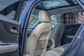 Jaguar F-PACE 3.0d/Virtual/HuD/Камера/Панорама/Меридиан/Lane Ass | Auto.bg — изображение 9 Jaguar F-PACE 3.0d/Virtual/HuD/Камера/Панорама/Меридиан/Lane Ass | Auto.bg — изображение 9
