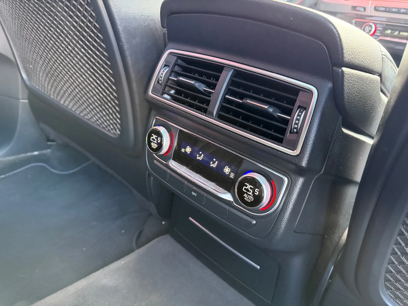 Audi Q7 138хКМ* БАРТЕР* 3.0TDI* Панорама* 7места* Дигитал - изображение 9 | Auto.bg Audi Q7 138хКМ* БАРТЕР* 3.0TDI* Панорама* 7места* Дигитал - изображение 9