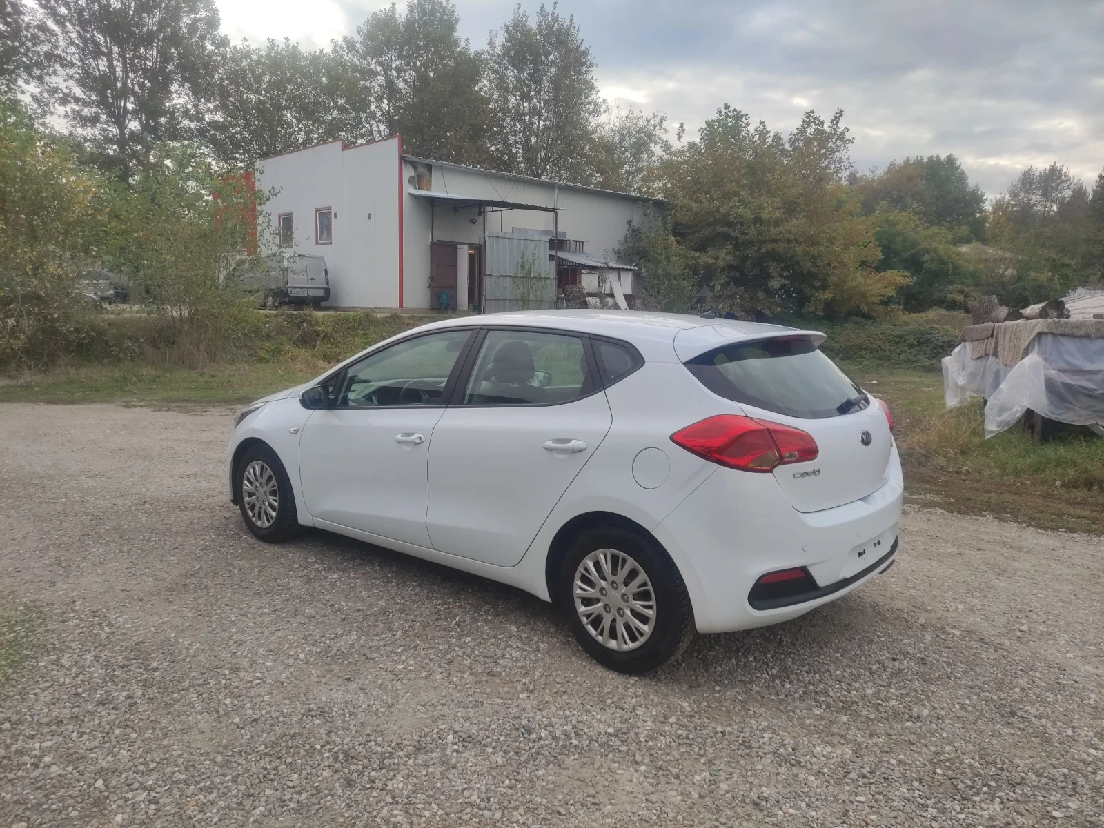 Kia Ceed 1.6GRDI като нов  eвро 5б - изображение 6 | Auto.bg Kia Ceed 1.6GRDI като нов  eвро 5б - изображение 6
