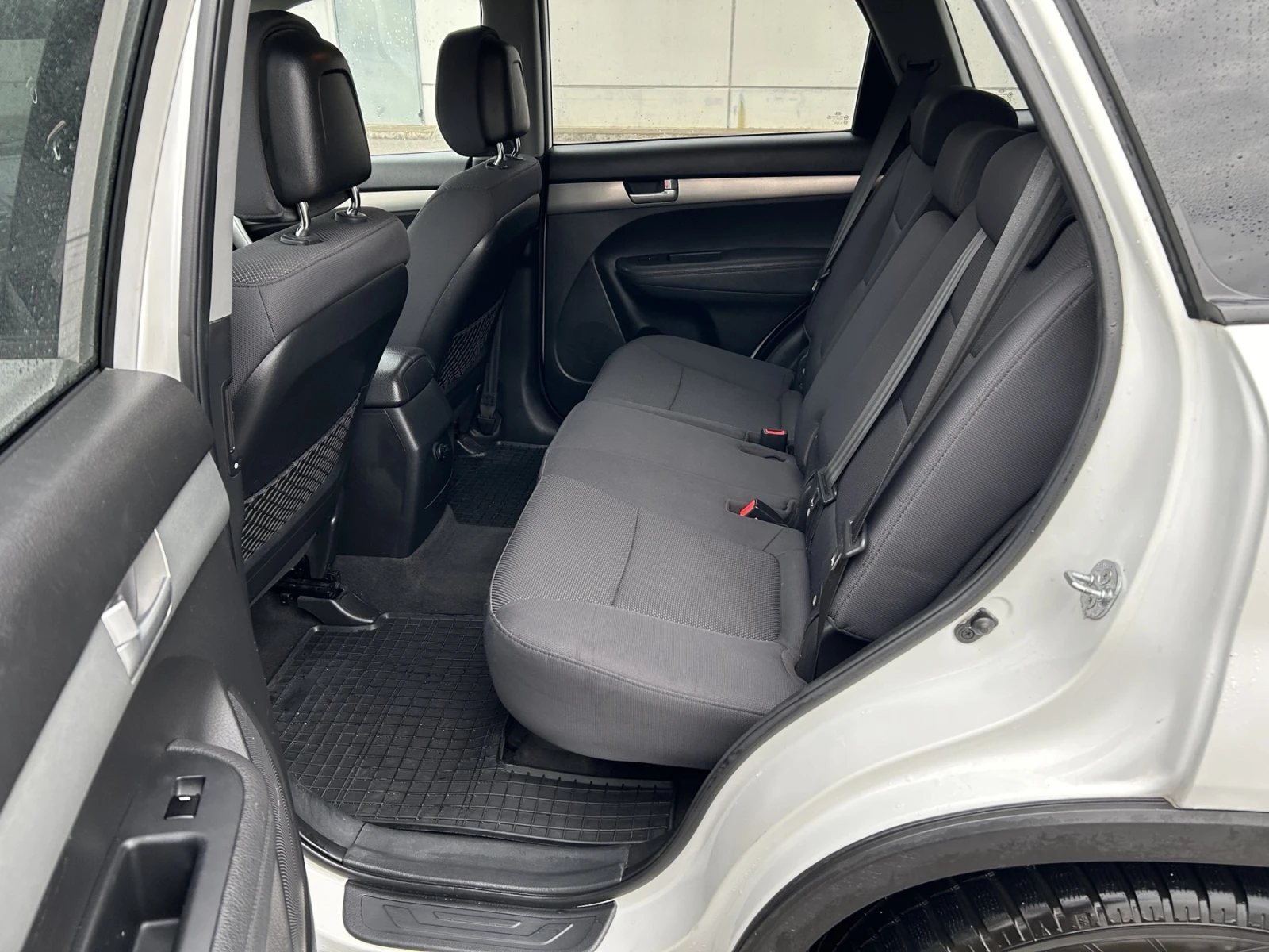 Kia Sorento 2.4i - BiFuel - изображение 10 | Auto.bg Kia Sorento 2.4i - BiFuel - изображение 10