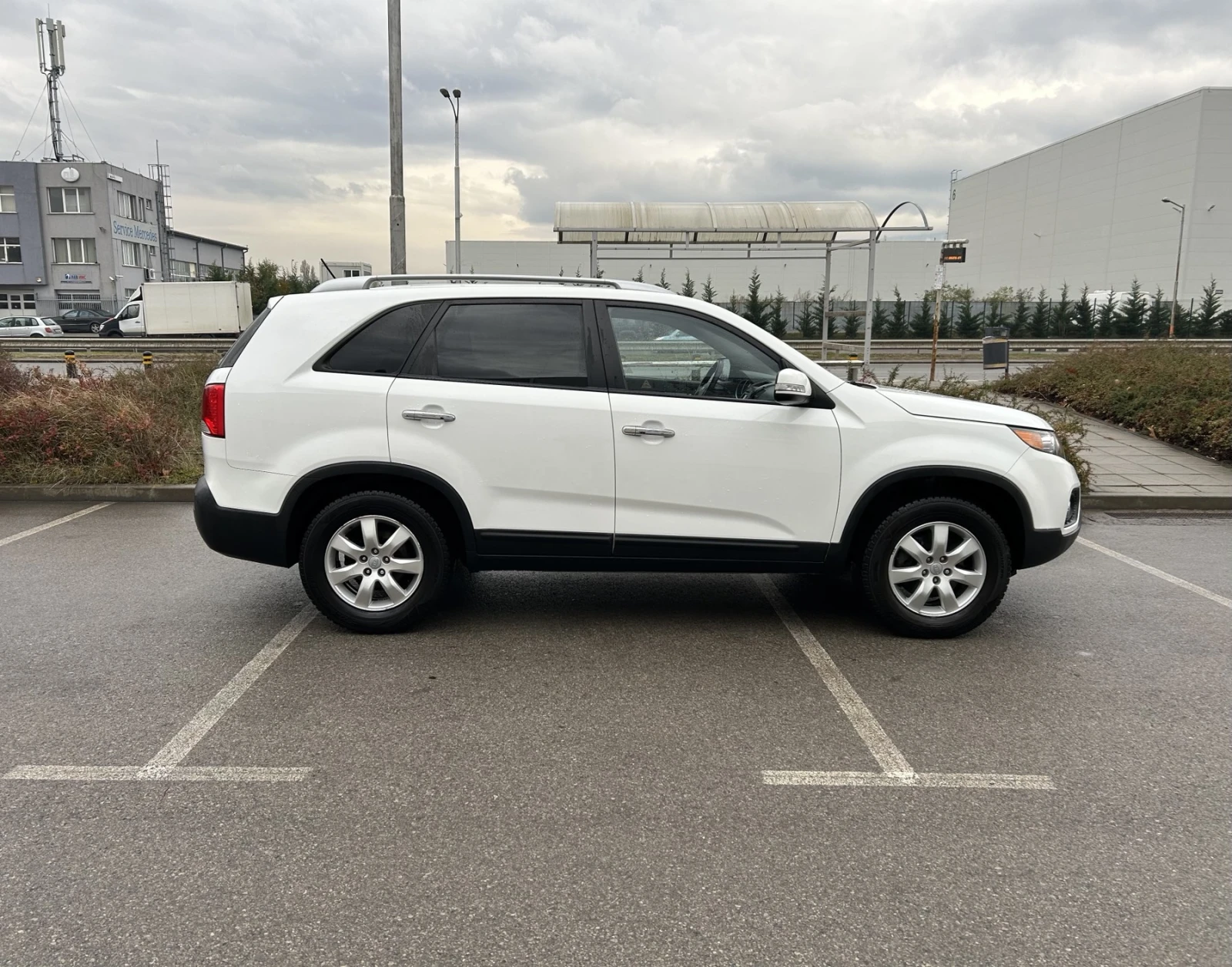 Kia Sorento 2.4i - BiFuel - изображение 2 | Auto.bg Kia Sorento 2.4i - BiFuel - изображение 2