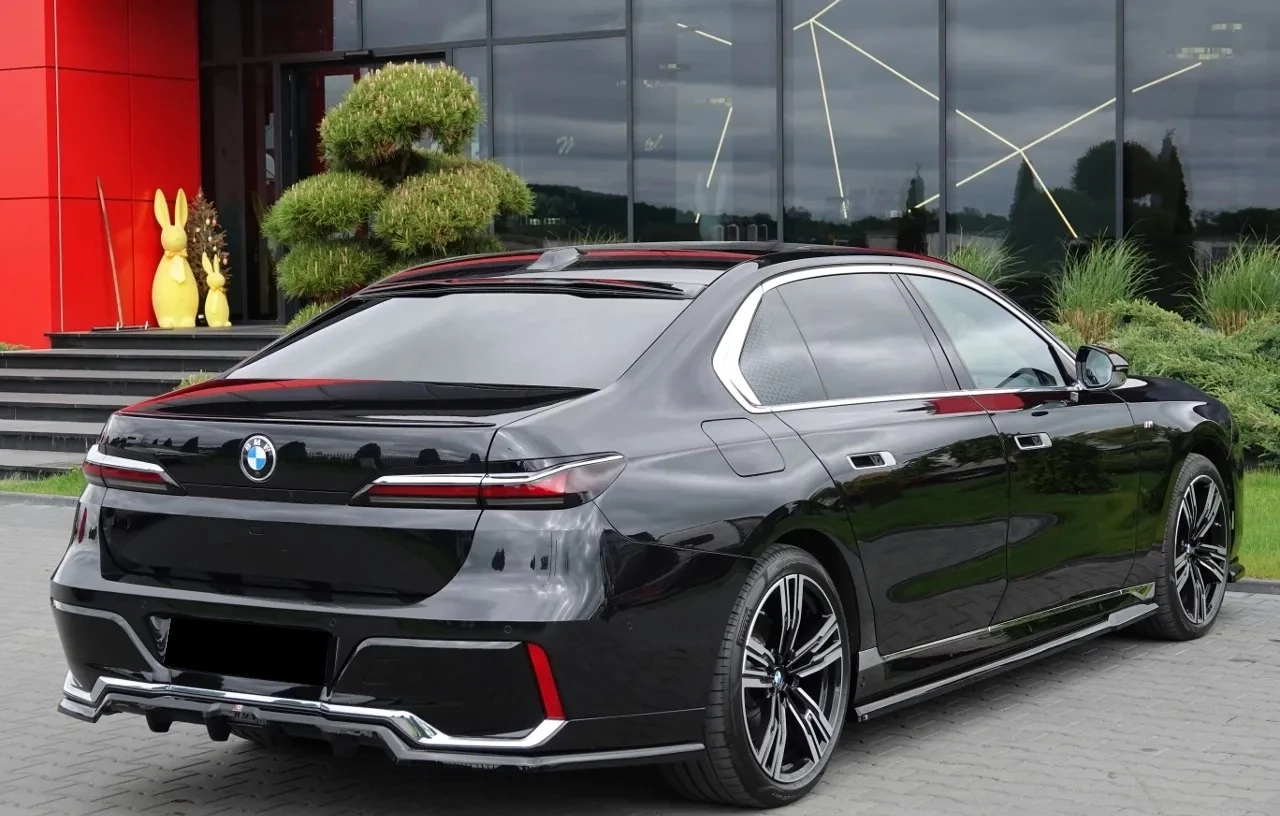 BMW 740 M-Sport xDrive, Massage, B/W - изображение 3 | Auto.bg BMW 740 M-Sport xDrive, Massage, B/W - изображение 3