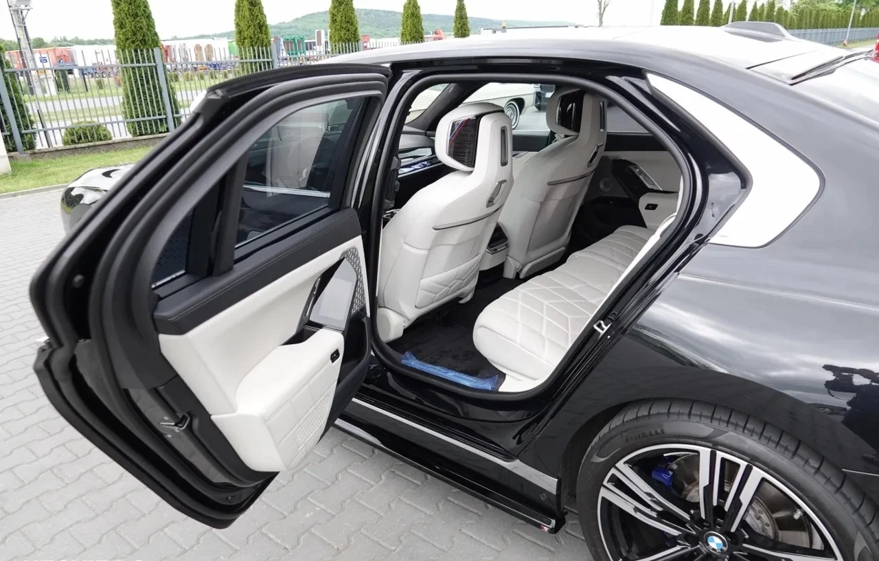 BMW 740 M-Sport xDrive, Massage, B/W - изображение 9 | Auto.bg BMW 740 M-Sport xDrive, Massage, B/W - изображение 9