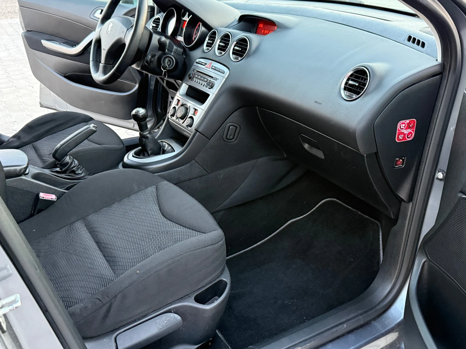 Peugeot 308 1.6HDI 90кс Италия - изображение 9 | Auto.bg Peugeot 308 1.6HDI 90кс Италия - изображение 9