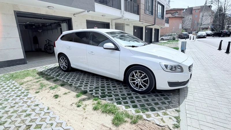 Volvo V60 - 9500 € / 18580.38 лв. - 35762714 1 | Car24.bg Volvo V60 - 9500 € / 18580.38 лв. - 35762714 1