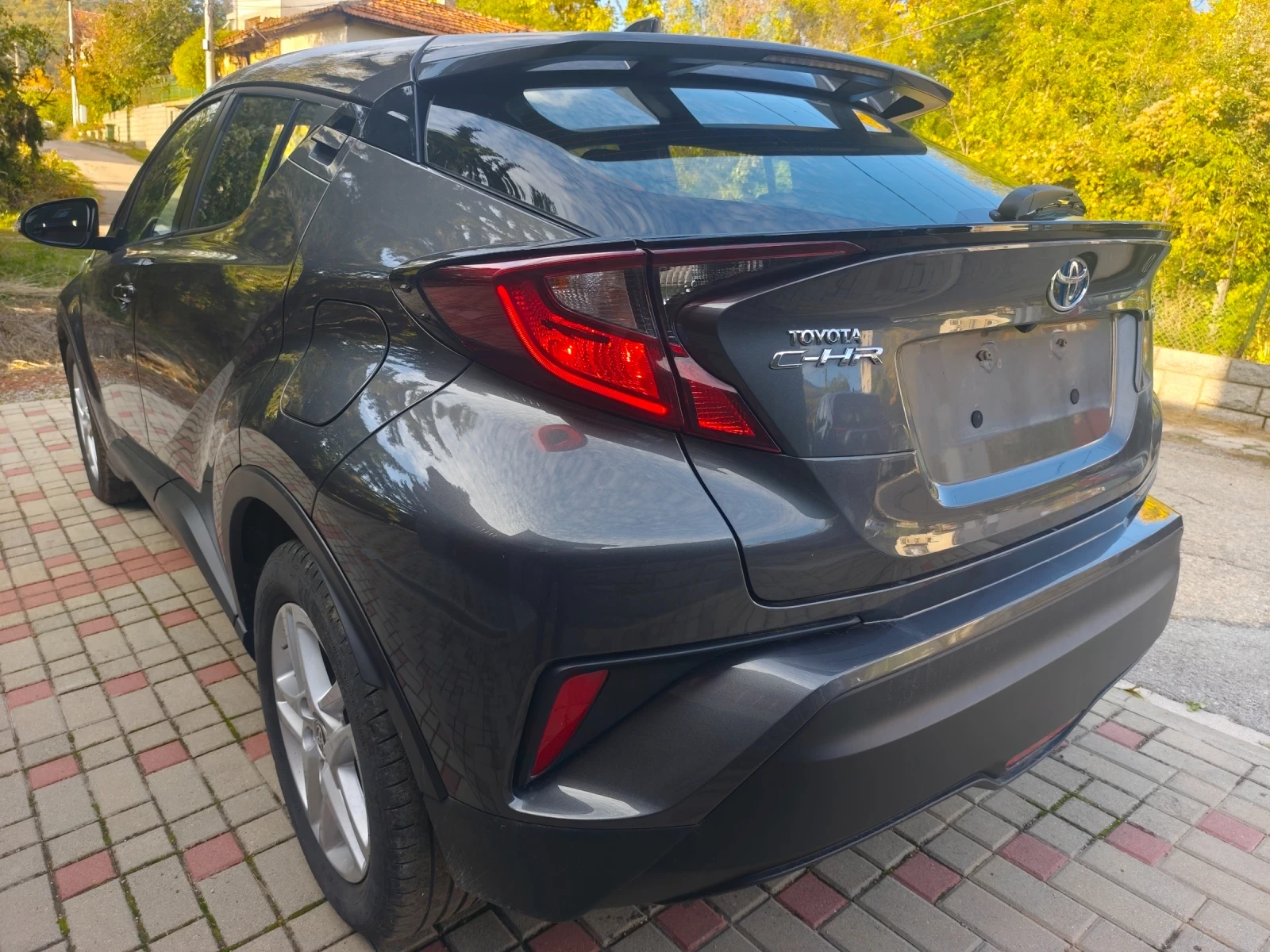 Toyota C-HR 04.2022г 44000км Хибрид във Гаранция - изображение 2 | Auto.bg Toyota C-HR 04.2022г 44000км Хибрид във Гаранция - изображение 2
