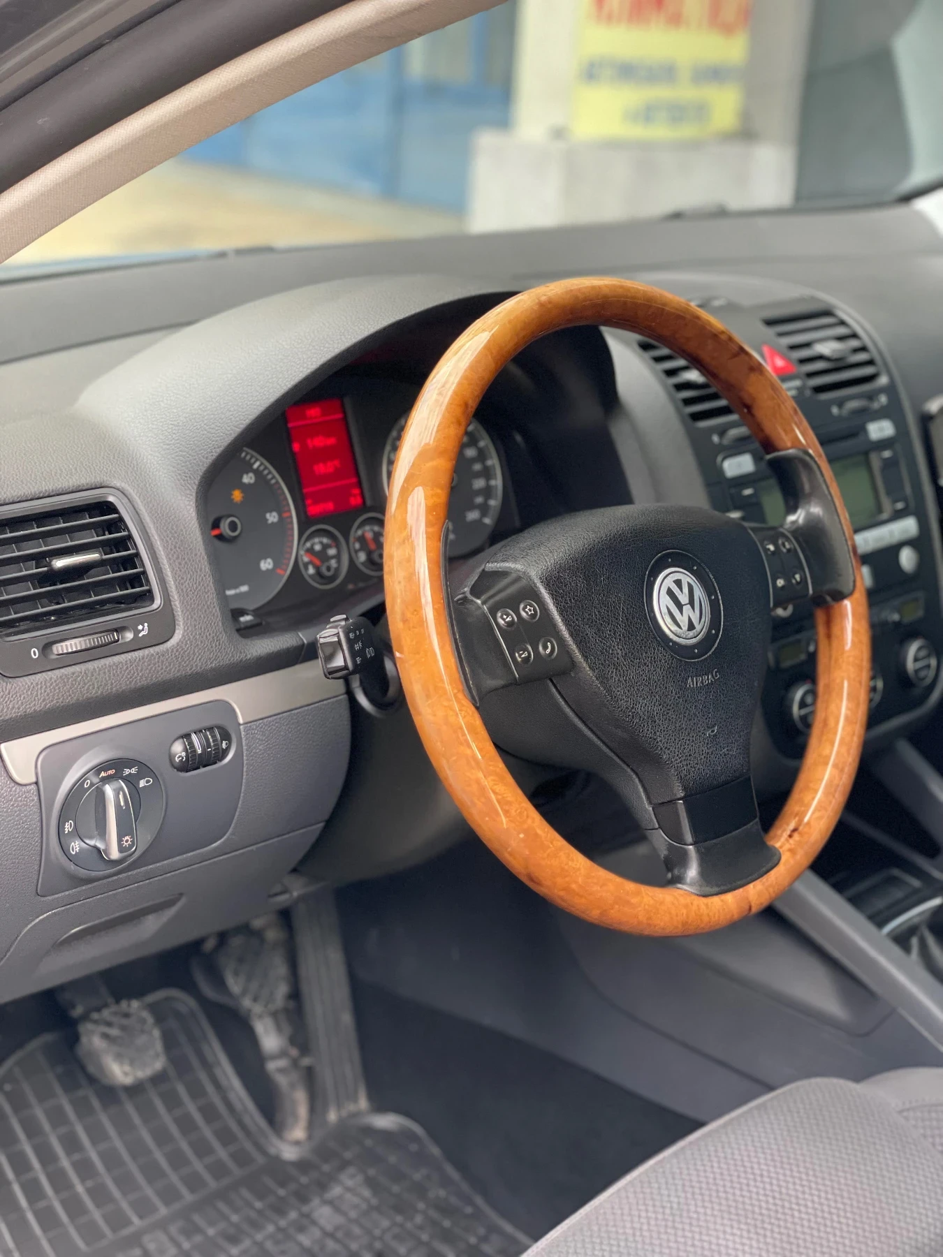 VW Golf 2.0 TDI 140 коня - изображение 5 | Auto.bg VW Golf 2.0 TDI 140 коня - изображение 5