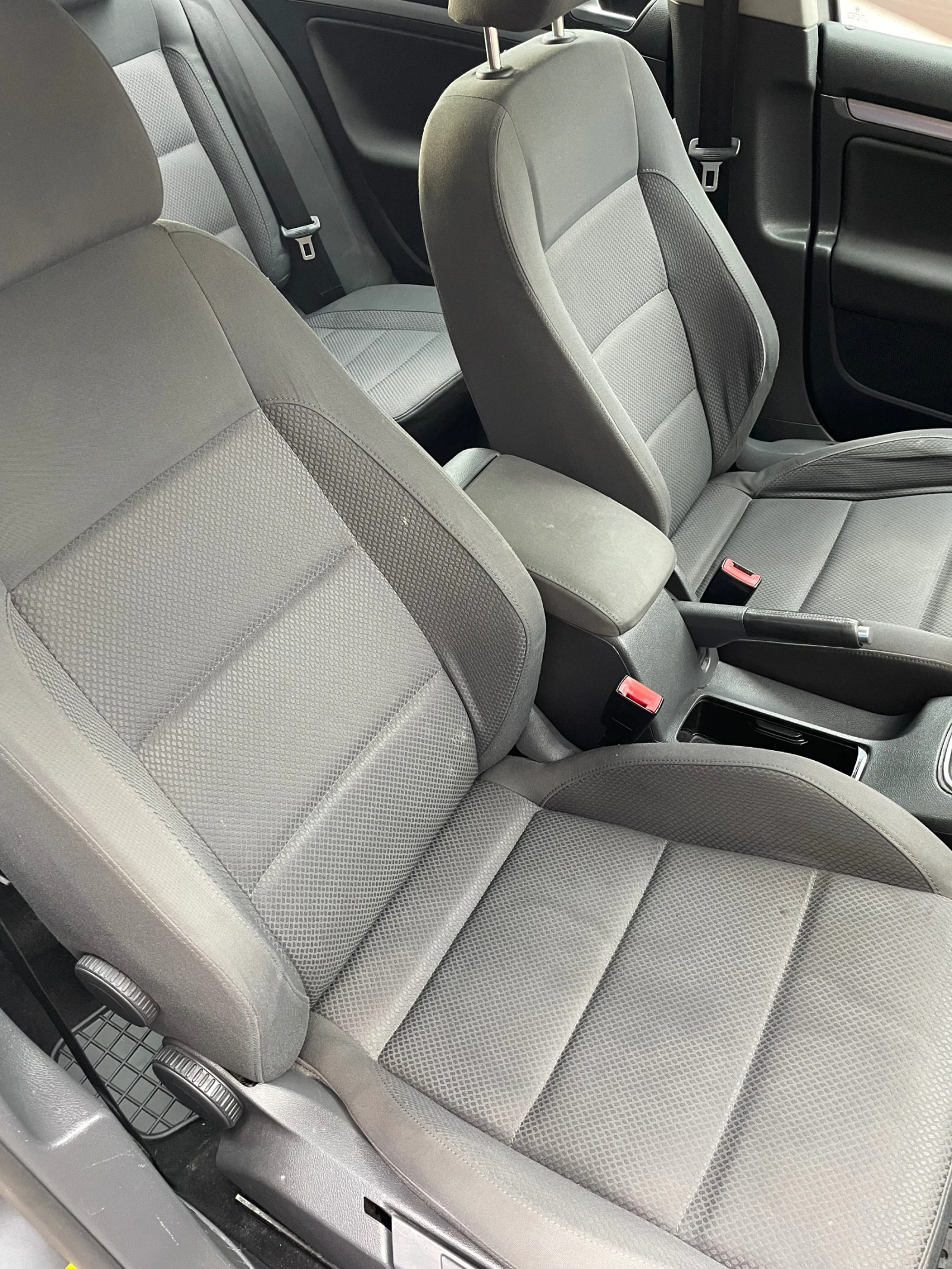 VW Golf 2.0 TDI 140 коня - изображение 8 | Auto.bg VW Golf 2.0 TDI 140 коня - изображение 8