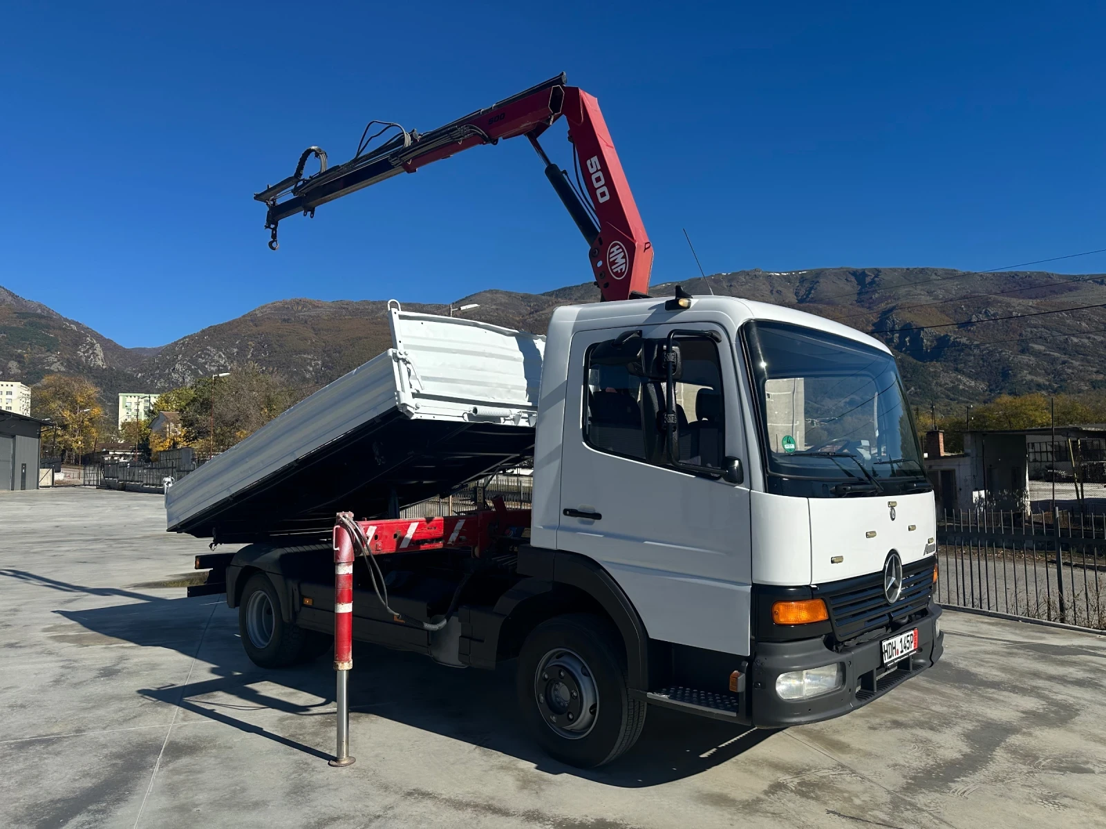 Mercedes-Benz Atego 815* Тристранен самосвал с кран* HMF500 - изображение 3 | Auto.bg Mercedes-Benz Atego 815* Тристранен самосвал с кран* HMF500 - изображение 3