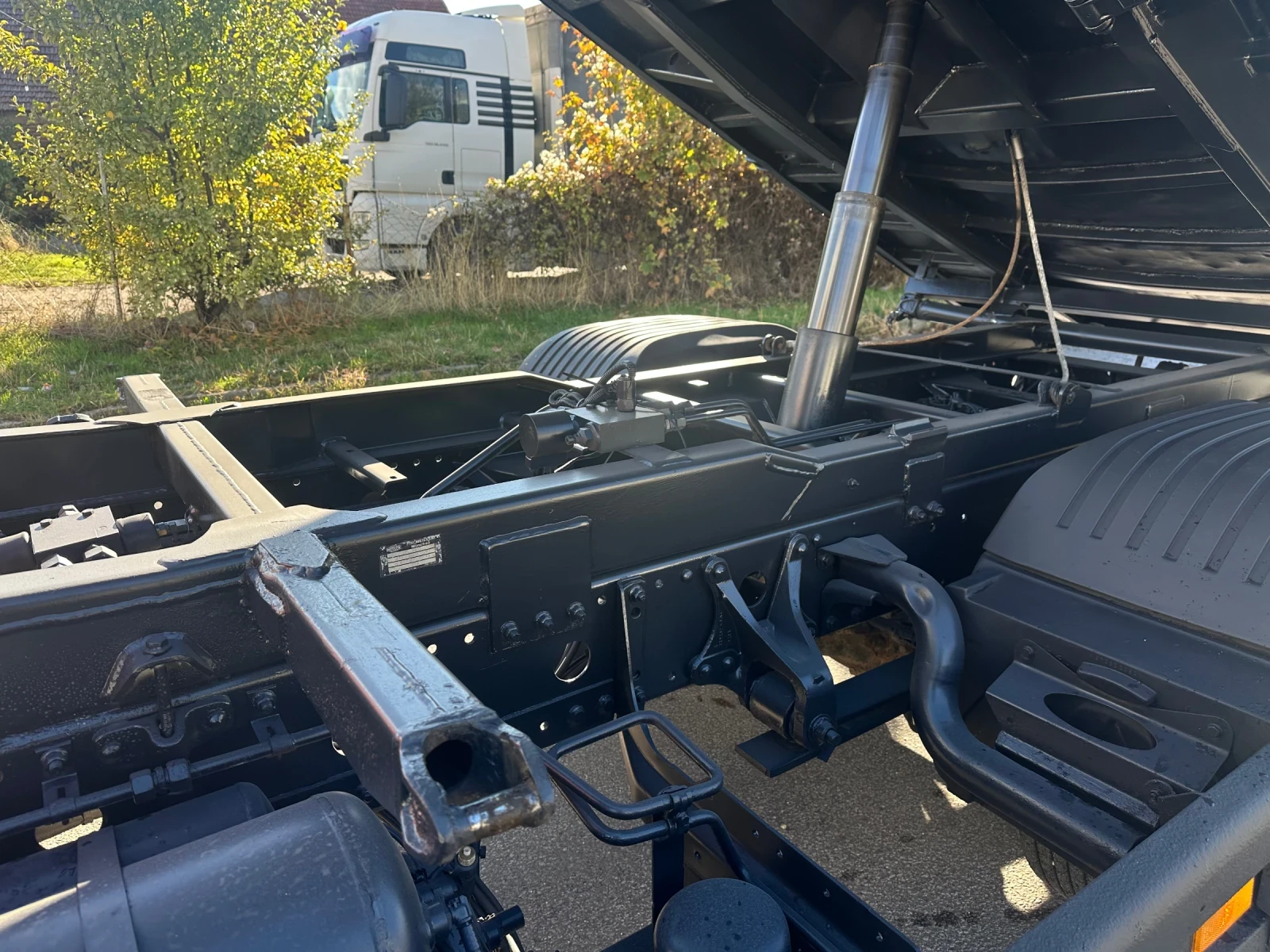 Mercedes-Benz Atego 815* Тристранен самосвал с кран* HMF500 - изображение 6 | Auto.bg Mercedes-Benz Atego 815* Тристранен самосвал с кран* HMF500 - изображение 6