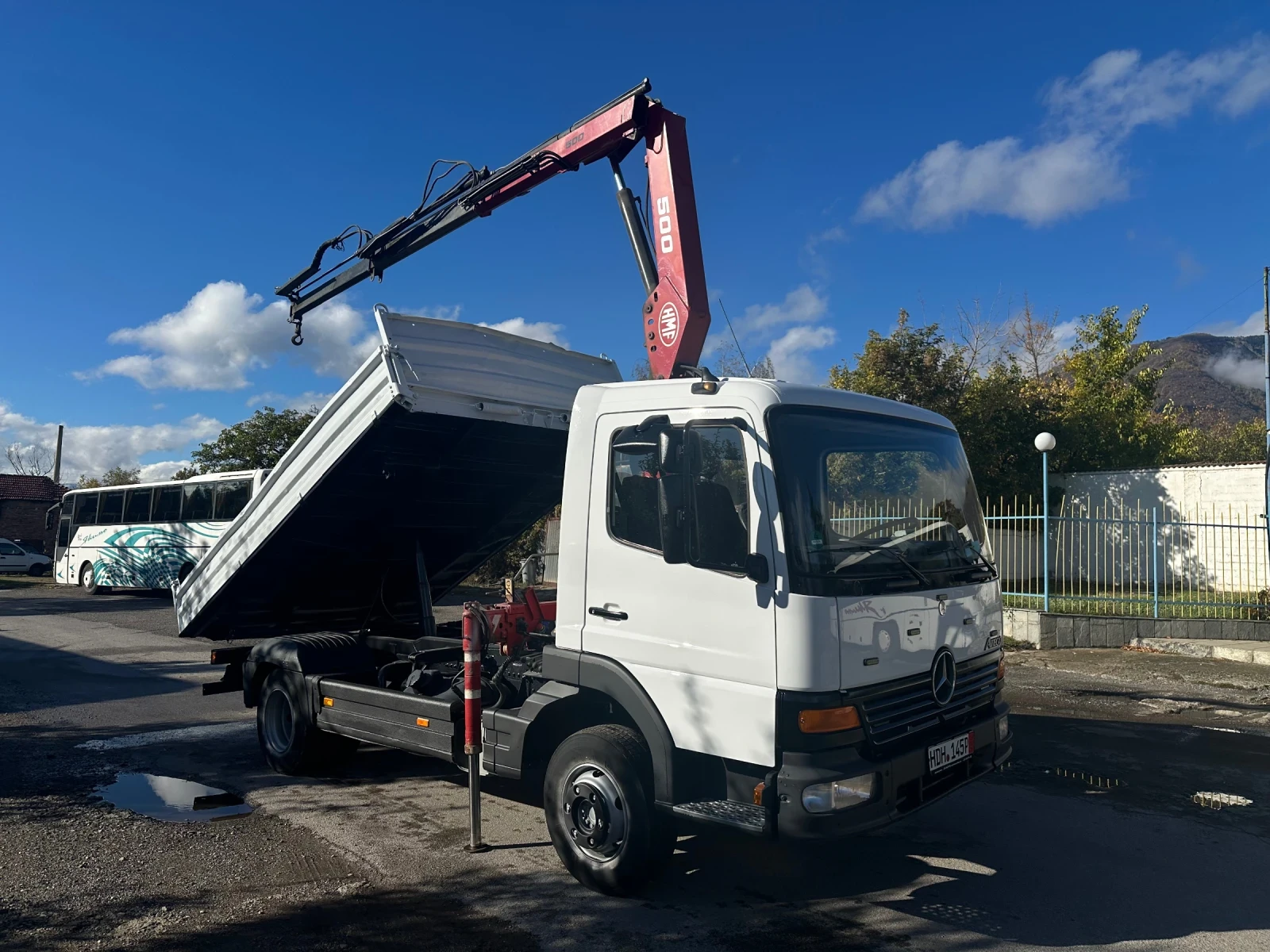 Mercedes-Benz Atego 815* Тристранен самосвал с кран* HMF500 - изображение 3 | Auto.bg Mercedes-Benz Atego 815* Тристранен самосвал с кран* HMF500 - изображение 3