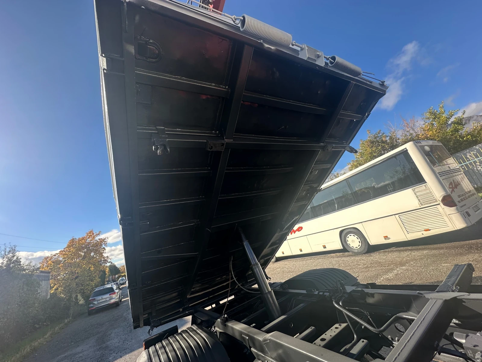 Mercedes-Benz Atego 815* Тристранен самосвал с кран* HMF500 - изображение 9 | Auto.bg Mercedes-Benz Atego 815* Тристранен самосвал с кран* HMF500 - изображение 9