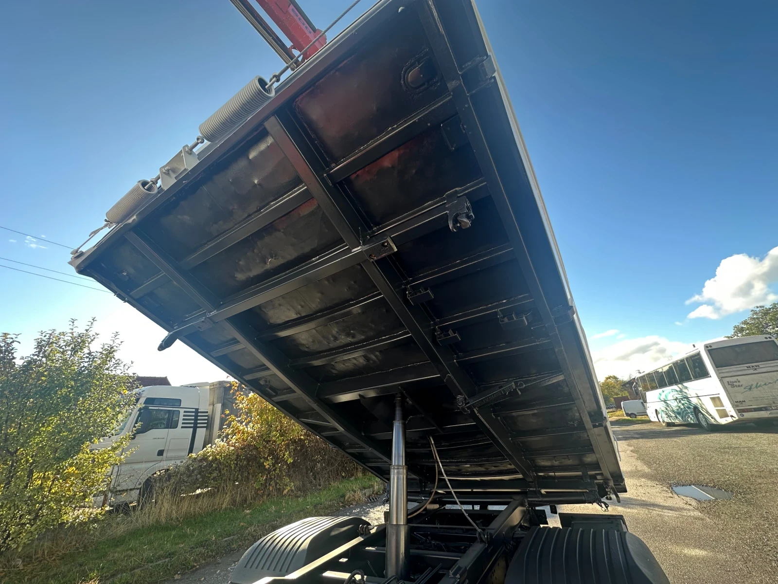 Mercedes-Benz Atego 815* Тристранен самосвал с кран* HMF500 - изображение 8 | Auto.bg Mercedes-Benz Atego 815* Тристранен самосвал с кран* HMF500 - изображение 8