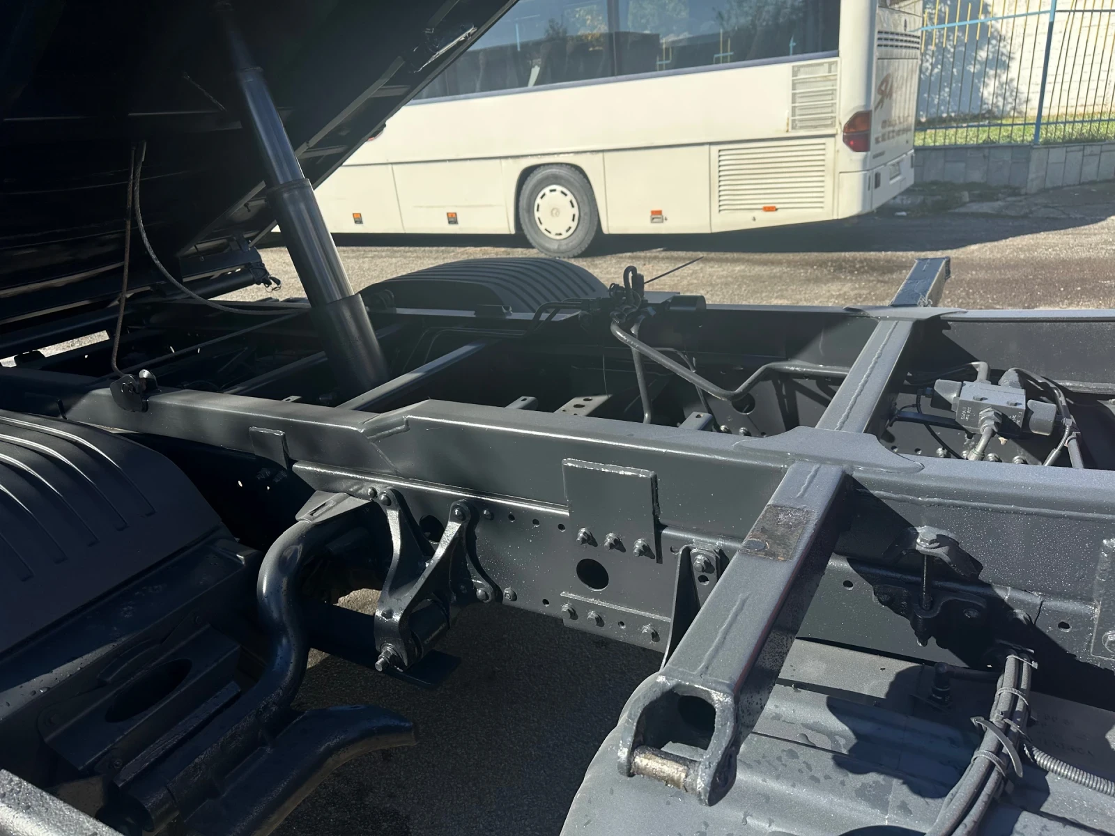 Mercedes-Benz Atego 815* Тристранен самосвал с кран* HMF500 - изображение 7 | Auto.bg Mercedes-Benz Atego 815* Тристранен самосвал с кран* HMF500 - изображение 7