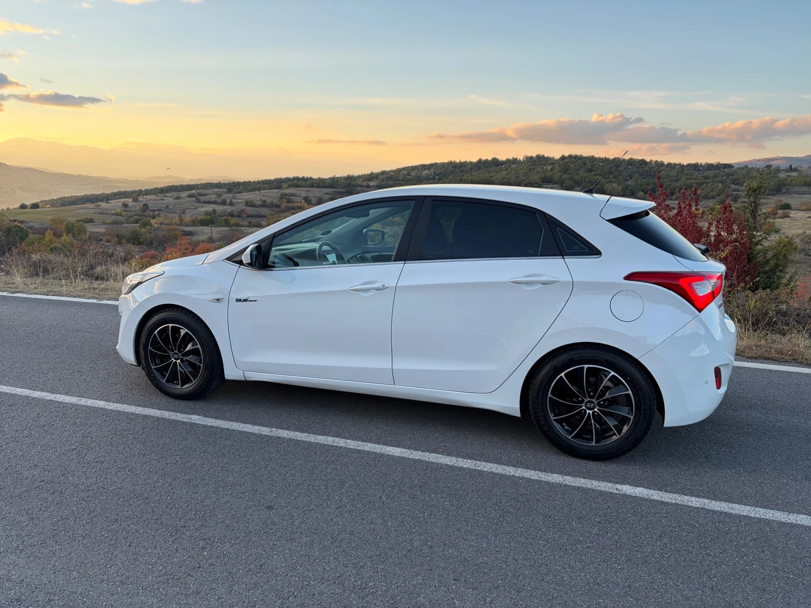 Hyundai I30 1.6 CRDI Blue Drive <Мултимедия> - изображение 3 | Auto.bg Hyundai I30 1.6 CRDI Blue Drive <Мултимедия> - изображение 3