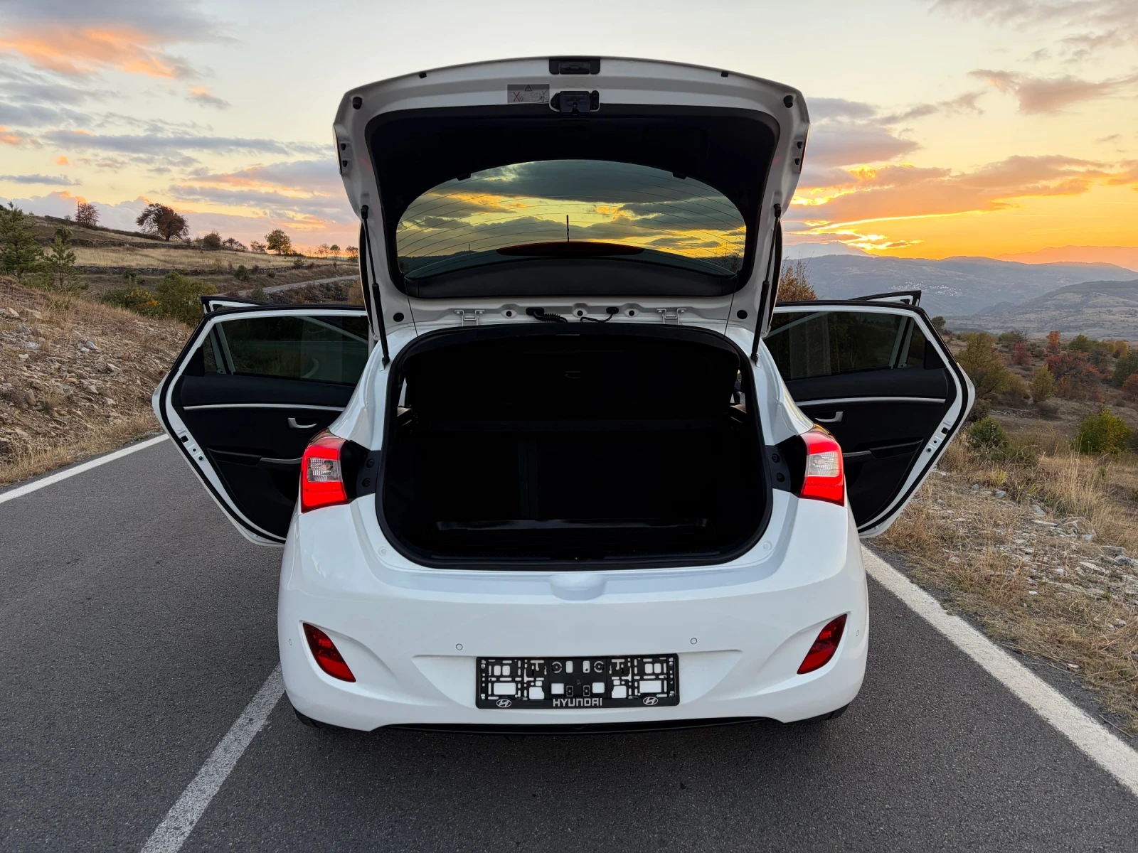 Hyundai I30 1.6 CRDI Blue Drive <Мултимедия> - изображение 9 | Auto.bg Hyundai I30 1.6 CRDI Blue Drive <Мултимедия> - изображение 9