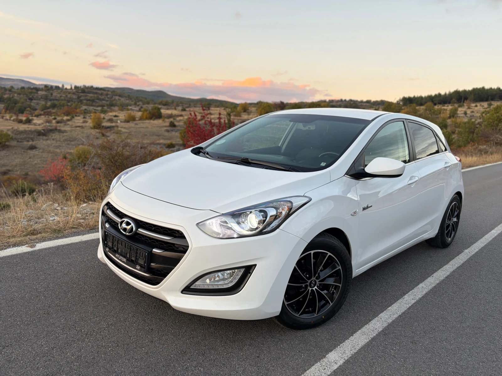 Hyundai I30 1.6 CRDI Blue Drive <Мултимедия> - изображение 2 | Auto.bg Hyundai I30 1.6 CRDI Blue Drive <Мултимедия> - изображение 2