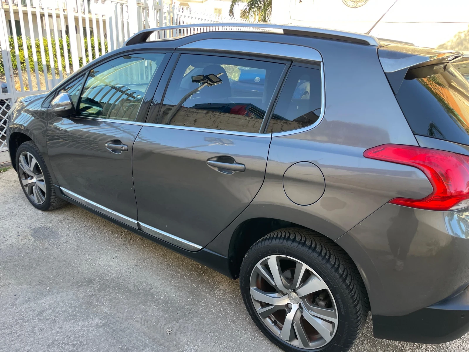 Peugeot 2008 BlueHDi 120 SeS Crossway (88 kw) EURO 6 - изображение 10 | Auto.bg Peugeot 2008 BlueHDi 120 SeS Crossway (88 kw) EURO 6 - изображение 10