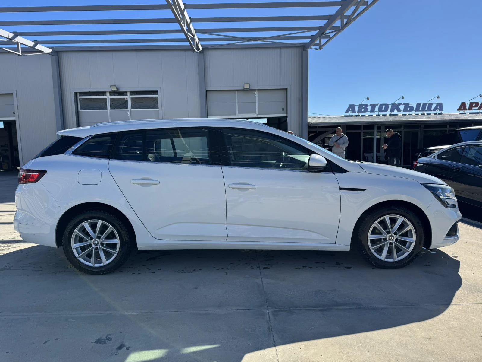 Renault Megane 110ps* Нави* Камера* Клима* Паркт*  - изображение 6 | Auto.bg Renault Megane 110ps* Нави* Камера* Клима* Паркт*  - изображение 6