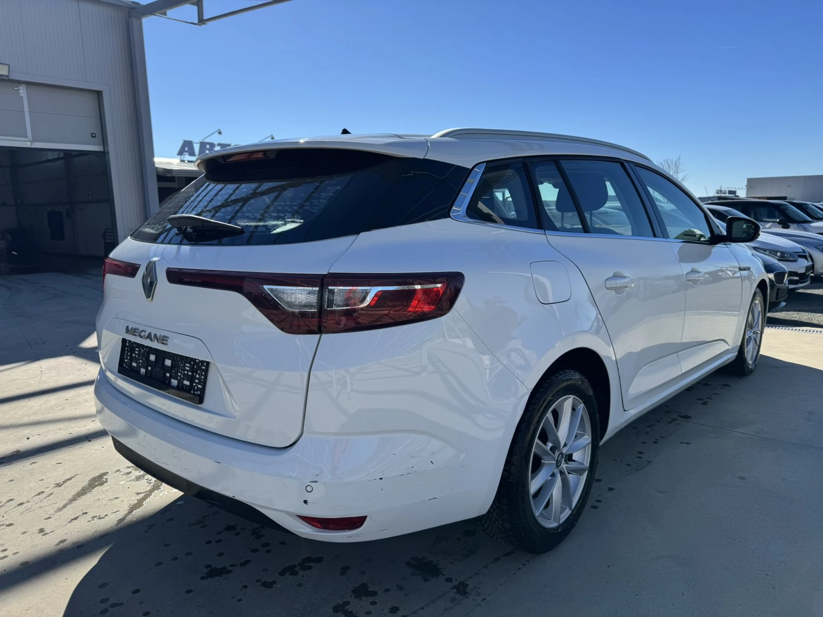 Renault Megane 110ps* Нави* Камера* Клима* Паркт*  - изображение 5 | Auto.bg Renault Megane 110ps* Нави* Камера* Клима* Паркт*  - изображение 5