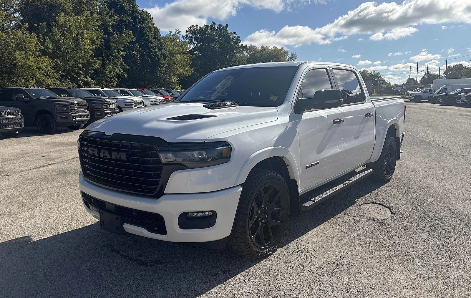 Dodge RAM 1500 LARAMIE 2025 ВЪЗДУХ FULL DIGITAL | Auto.bg — изображение 1 Dodge RAM 1500 LARAMIE 2025 ВЪЗДУХ FULL DIGITAL | Auto.bg — изображение 1