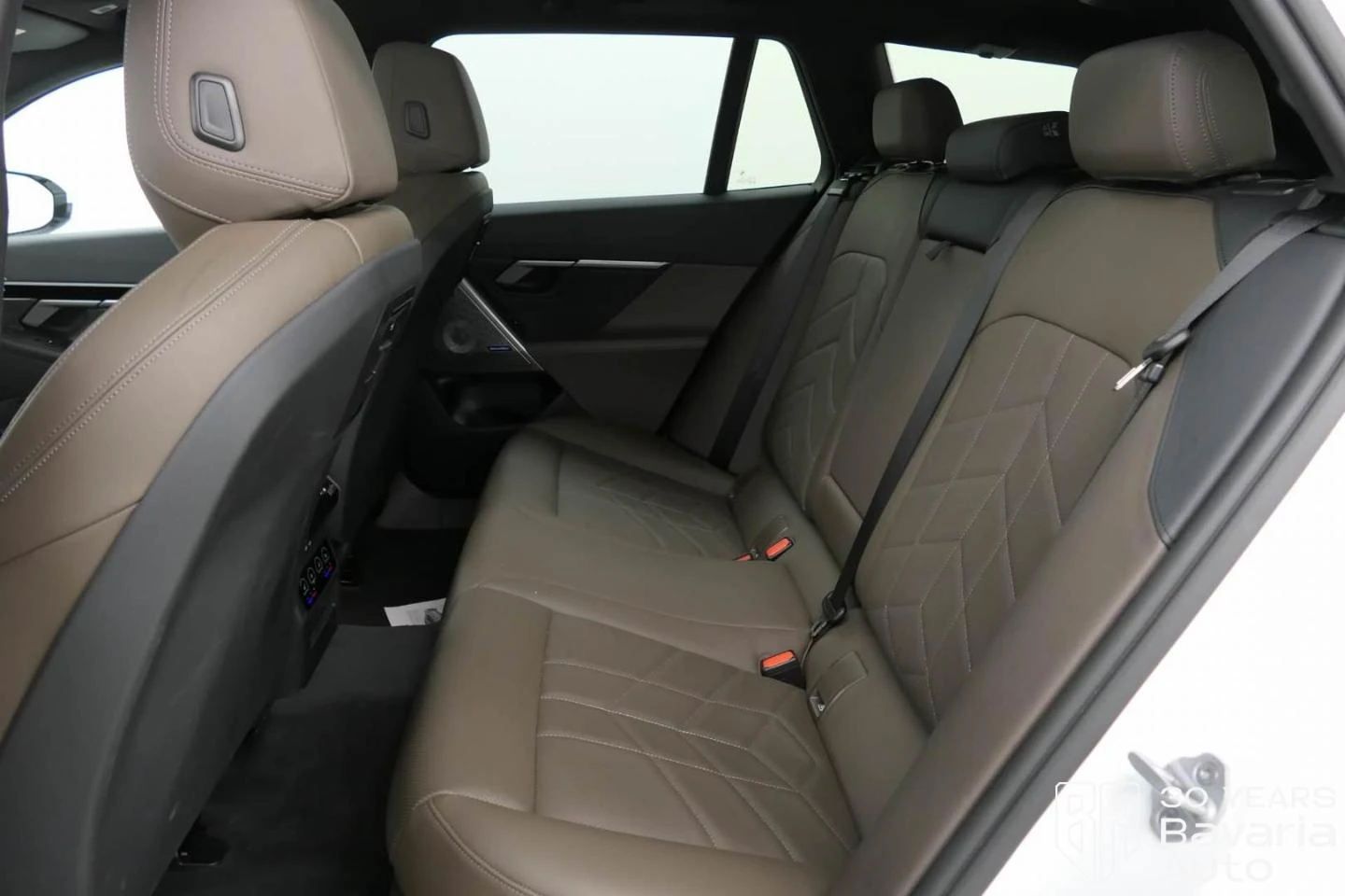 BMW 540 d xDrive Touring M Sport Paket Steptronic - изображение 8 | Auto.bg BMW 540 d xDrive Touring M Sport Paket Steptronic - изображение 8