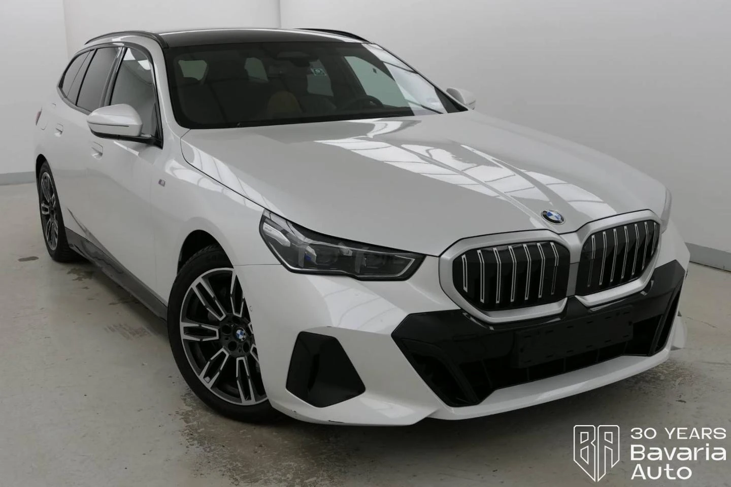 BMW 540 d xDrive Touring M Sport Paket Steptronic - изображение 4 | Auto.bg BMW 540 d xDrive Touring M Sport Paket Steptronic - изображение 4