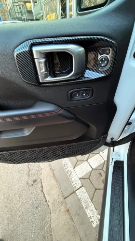 Jeep Wrangler RUBICON/ Камера/ Подгрев Волан/ - 30700 € / 60043.98 лв. - 55370415 7 | Car24.bg Jeep Wrangler RUBICON/ Камера/ Подгрев Волан/ - 30700 € / 60043.98 лв. - 55370415 7