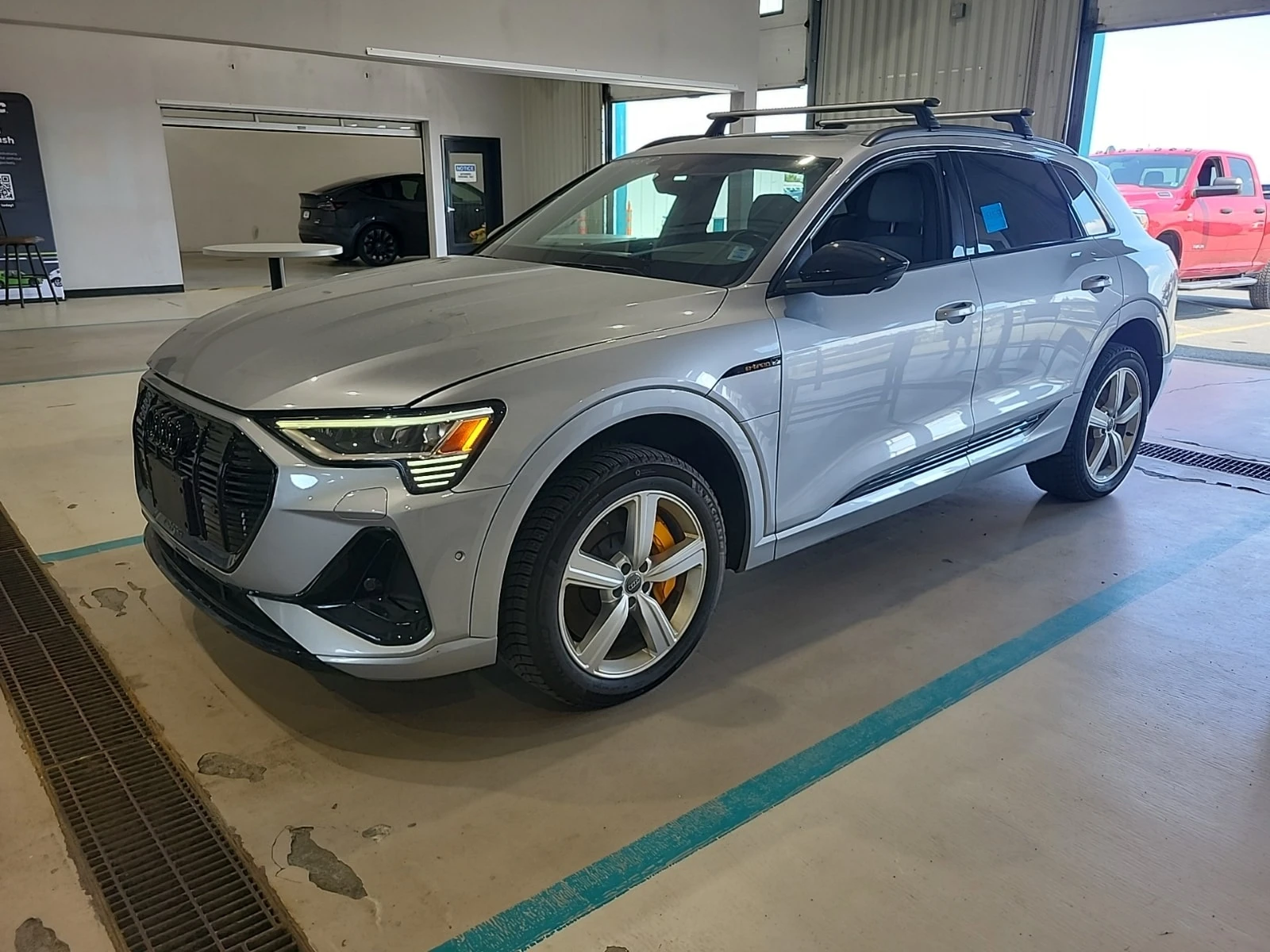 Audi E-Tron Quattro Technik S-LINE| HUD| MASSAGE| 2 КЛЮЧА| | Auto.bg — изображение 1 Audi E-Tron Quattro Technik S-LINE| HUD| MASSAGE| 2 КЛЮЧА| | Auto.bg — изображение 1