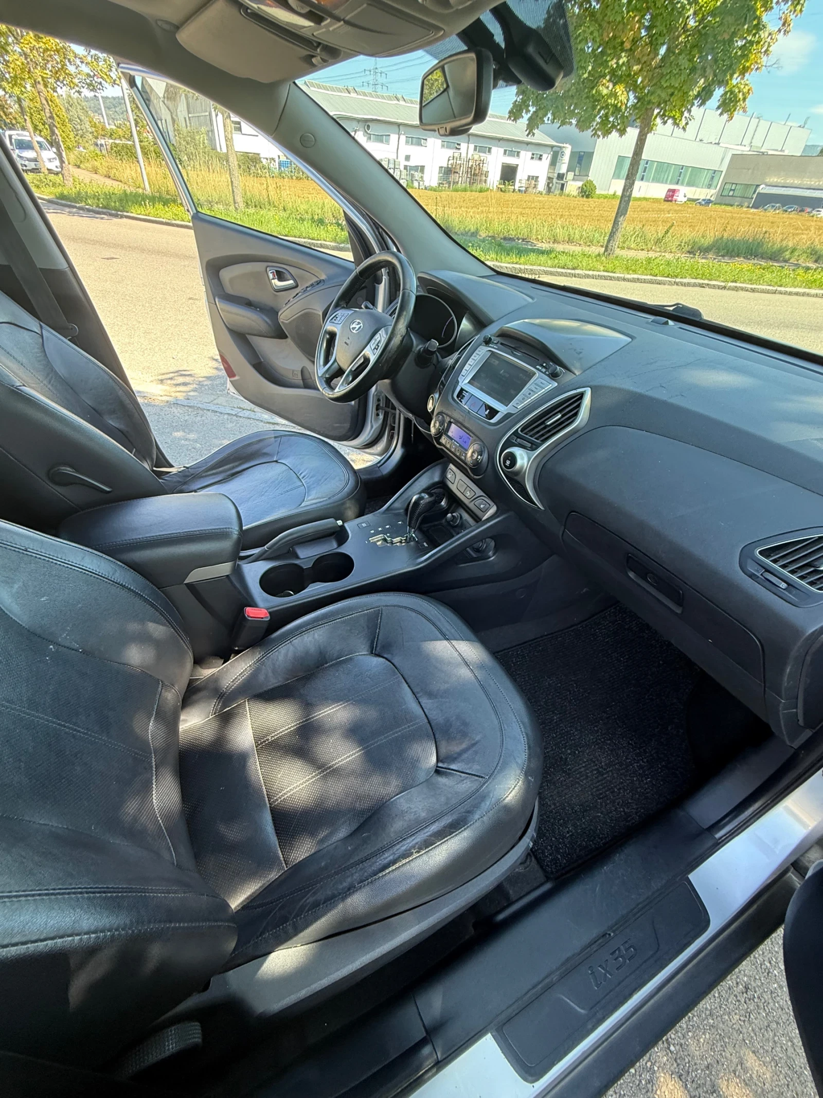 Hyundai IX35 2.0 CRDI 184 к.с. 4WD Автоматик Панорама KeylessGo - изображение 10 | Auto.bg Hyundai IX35 2.0 CRDI 184 к.с. 4WD Автоматик Панорама KeylessGo - изображение 10