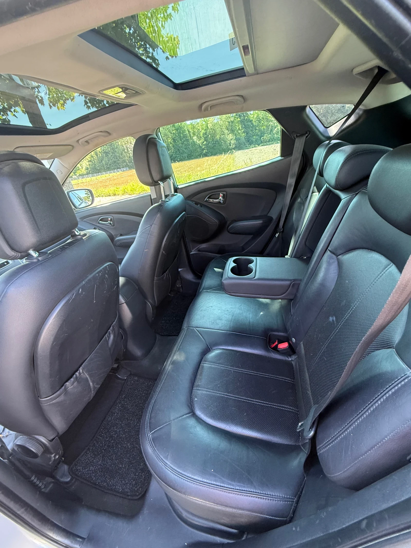 Hyundai IX35 2.0 CRDI 184 к.с. 4WD Автоматик Панорама KeylessGo - изображение 9 | Auto.bg Hyundai IX35 2.0 CRDI 184 к.с. 4WD Автоматик Панорама KeylessGo - изображение 9