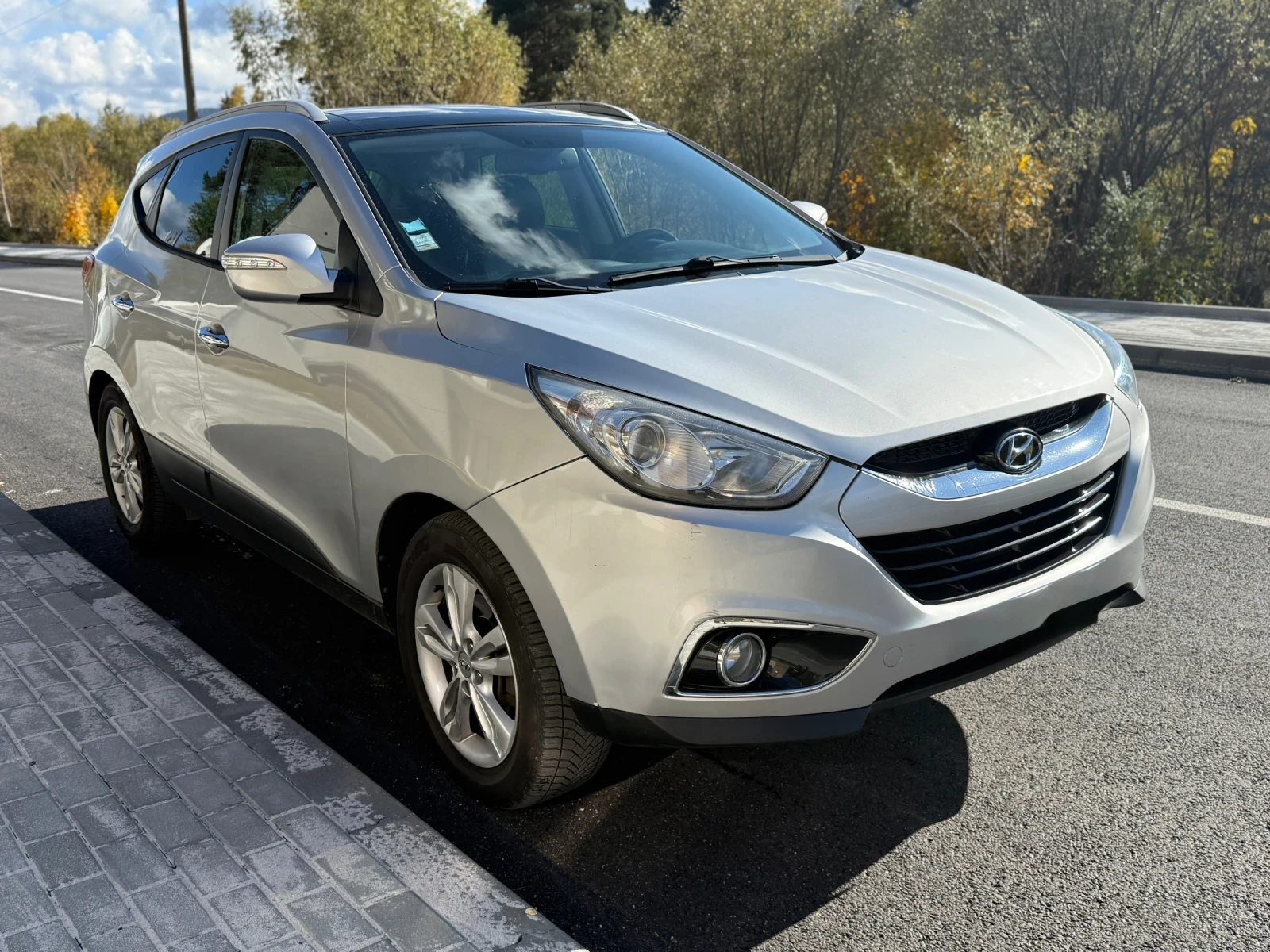 Hyundai IX35 2.0 CRDI 184 к.с. 4WD Автоматик Панорама KeylessGo - изображение 2 | Auto.bg Hyundai IX35 2.0 CRDI 184 к.с. 4WD Автоматик Панорама KeylessGo - изображение 2