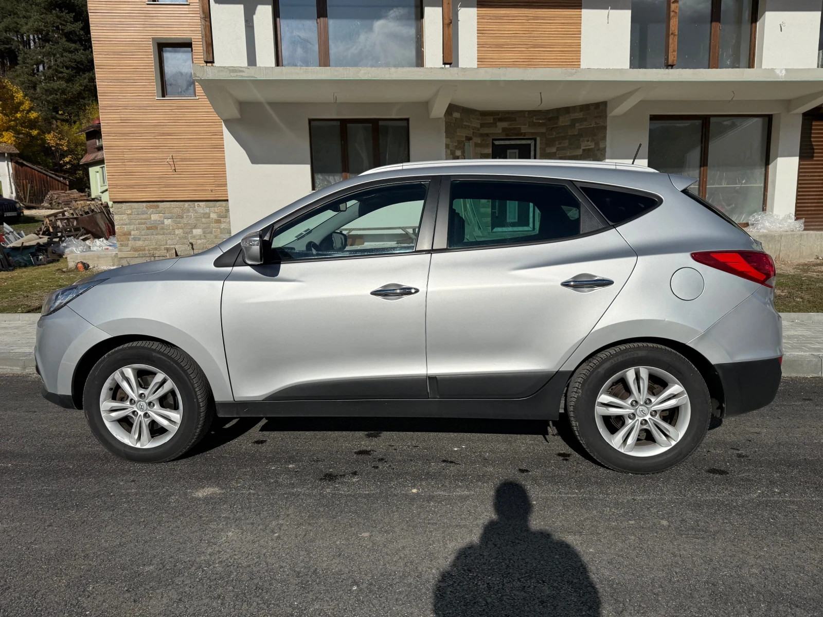 Hyundai IX35 2.0 CRDI 184 к.с. 4WD Автоматик Панорама KeylessGo - изображение 5 | Auto.bg Hyundai IX35 2.0 CRDI 184 к.с. 4WD Автоматик Панорама KeylessGo - изображение 5