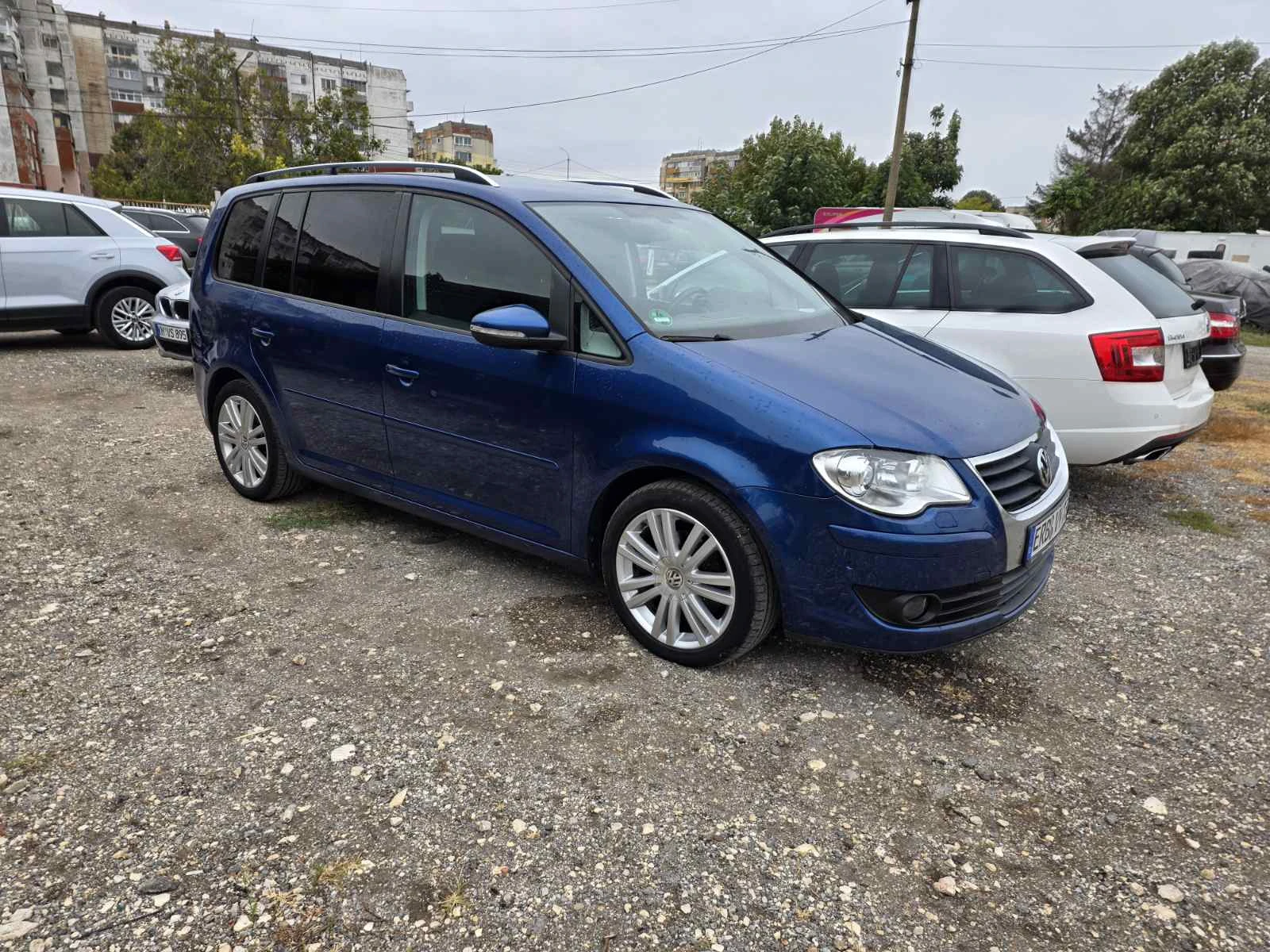 VW Touran 2.0tdi/7места/теглич/ - изображение 4 | Auto.bg VW Touran 2.0tdi/7места/теглич/ - изображение 4