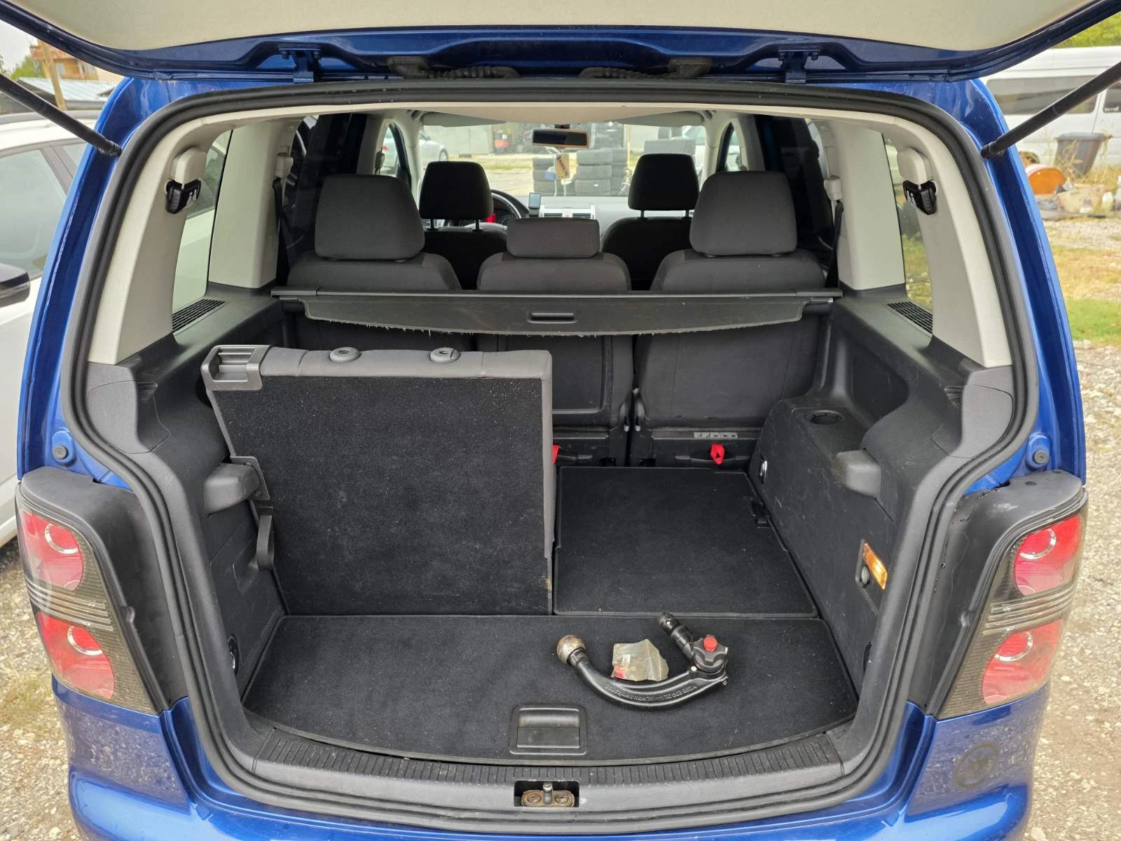 VW Touran 2.0tdi/7места/теглич/ - изображение 10 | Auto.bg VW Touran 2.0tdi/7места/теглич/ - изображение 10