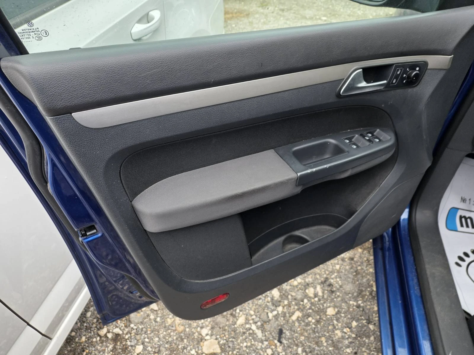 VW Touran 2.0tdi/7места/теглич/ - изображение 8 | Auto.bg VW Touran 2.0tdi/7места/теглич/ - изображение 8