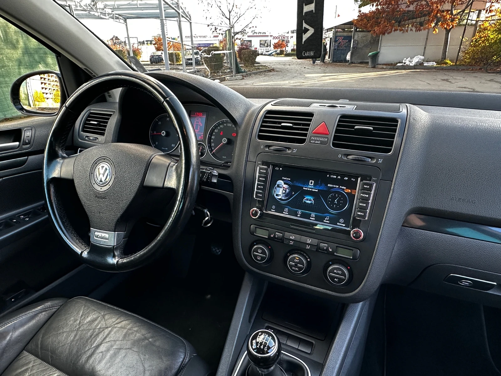 VW Golf 1.9/GT/NAVI/КОЖА/ПОДГРЕВ/6-СКОРОСТИ/КЛИМАТРОНИК - изображение 10 | Auto.bg VW Golf 1.9/GT/NAVI/КОЖА/ПОДГРЕВ/6-СКОРОСТИ/КЛИМАТРОНИК - изображение 10