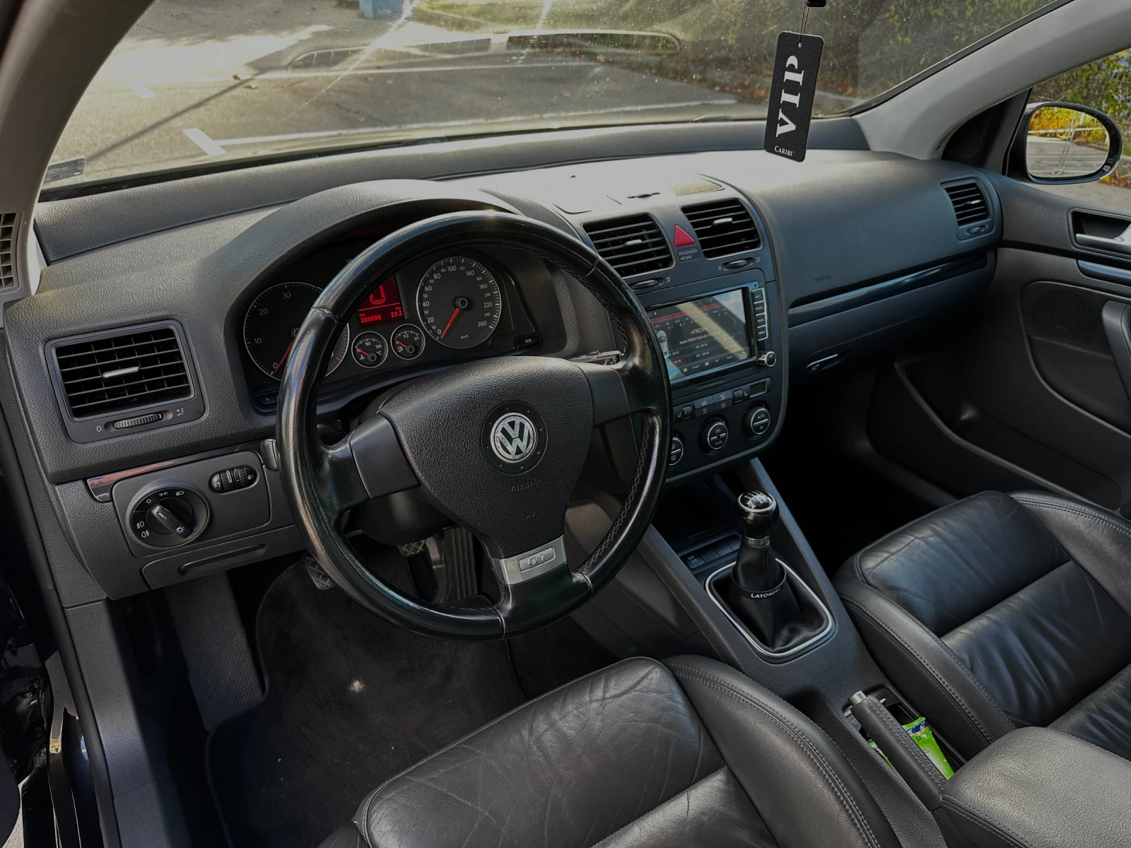 VW Golf 1.9/GT/NAVI/КОЖА/ПОДГРЕВ/6-СКОРОСТИ/КЛИМАТРОНИК - изображение 7 | Auto.bg VW Golf 1.9/GT/NAVI/КОЖА/ПОДГРЕВ/6-СКОРОСТИ/КЛИМАТРОНИК - изображение 7