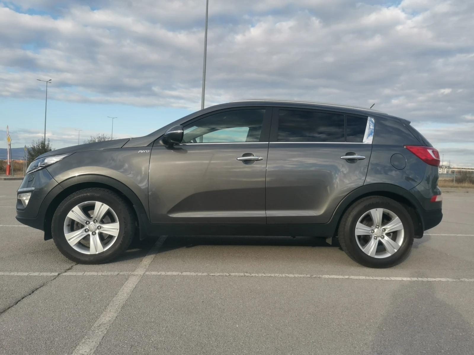 Kia Sportage 2.0 CRDI AWD/КАМЕРА/СЕРВИЗНА ИСТОРИЯ/АВТОМАТ/КАСКО - изображение 4 | Auto.bg Kia Sportage 2.0 CRDI AWD/КАМЕРА/СЕРВИЗНА ИСТОРИЯ/АВТОМАТ/КАСКО - изображение 4