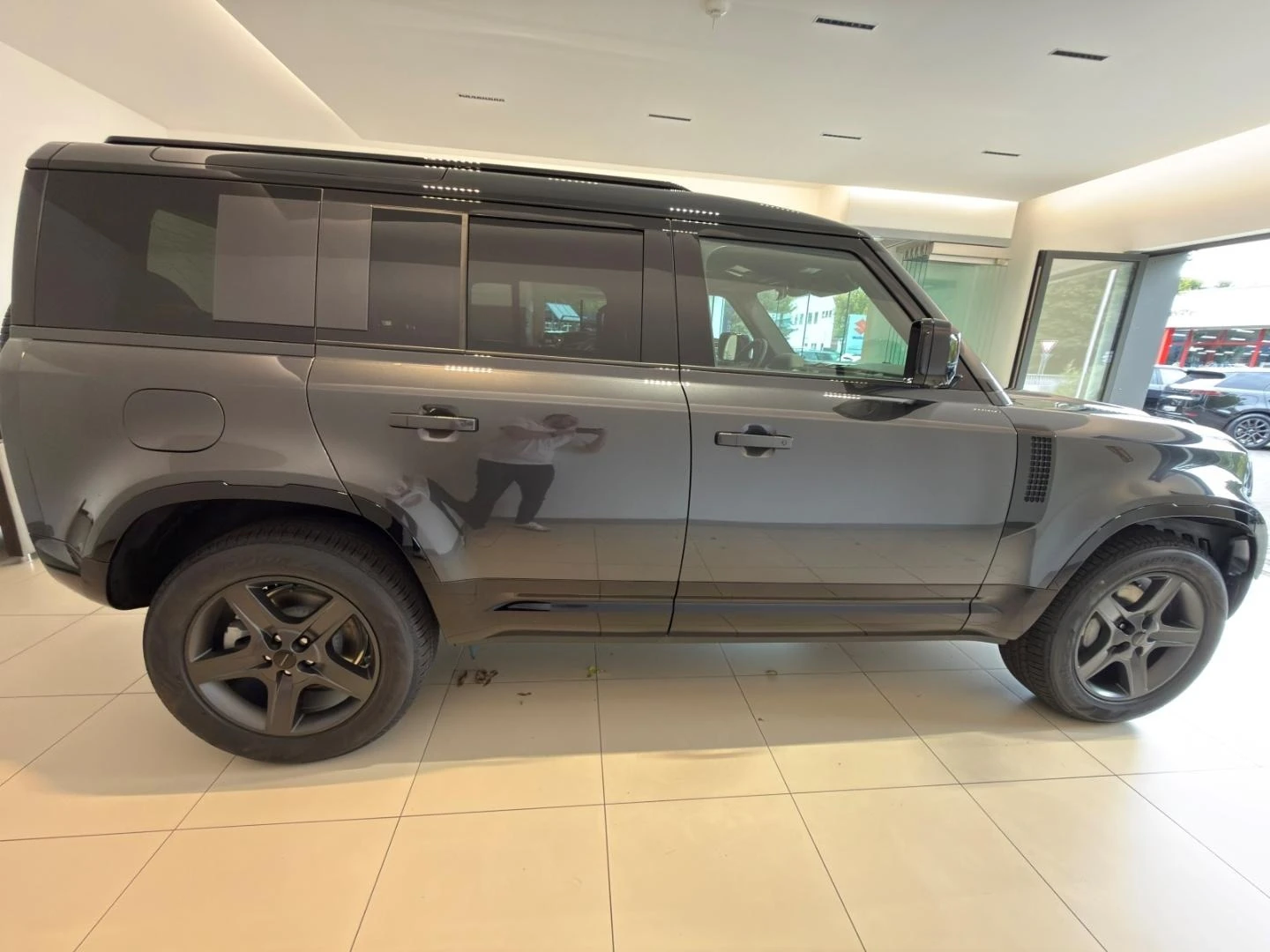 Land Rover Defender D350 X-DYNAMIC/MERIDIAN/PANO/HEAD UP/360/ - изображение 8 | Auto.bg Land Rover Defender D350 X-DYNAMIC/MERIDIAN/PANO/HEAD UP/360/ - изображение 8