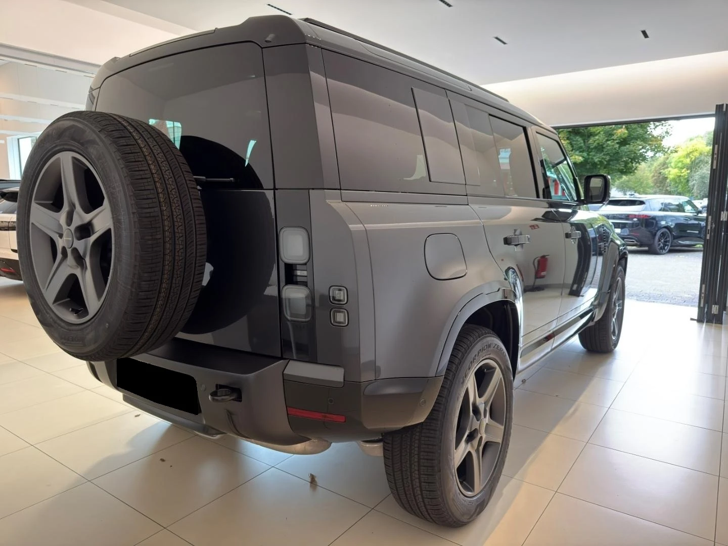 Land Rover Defender D350 X-DYNAMIC/MERIDIAN/PANO/HEAD UP/360/ - изображение 7 | Auto.bg Land Rover Defender D350 X-DYNAMIC/MERIDIAN/PANO/HEAD UP/360/ - изображение 7