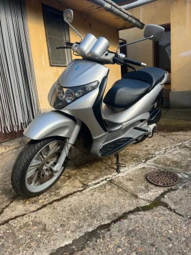 Piaggio Beverly 200 | Auto.bg — изображение 3 Piaggio Beverly 200 | Auto.bg — изображение 3