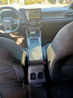 Dacia Bigster 1999Евро за получаване, Jurney - газ, автомат, 4x4 | Auto.bg — изображение 8 Dacia Bigster 1999Евро за получаване, Jurney - газ, автомат, 4x4 | Auto.bg — изображение 8