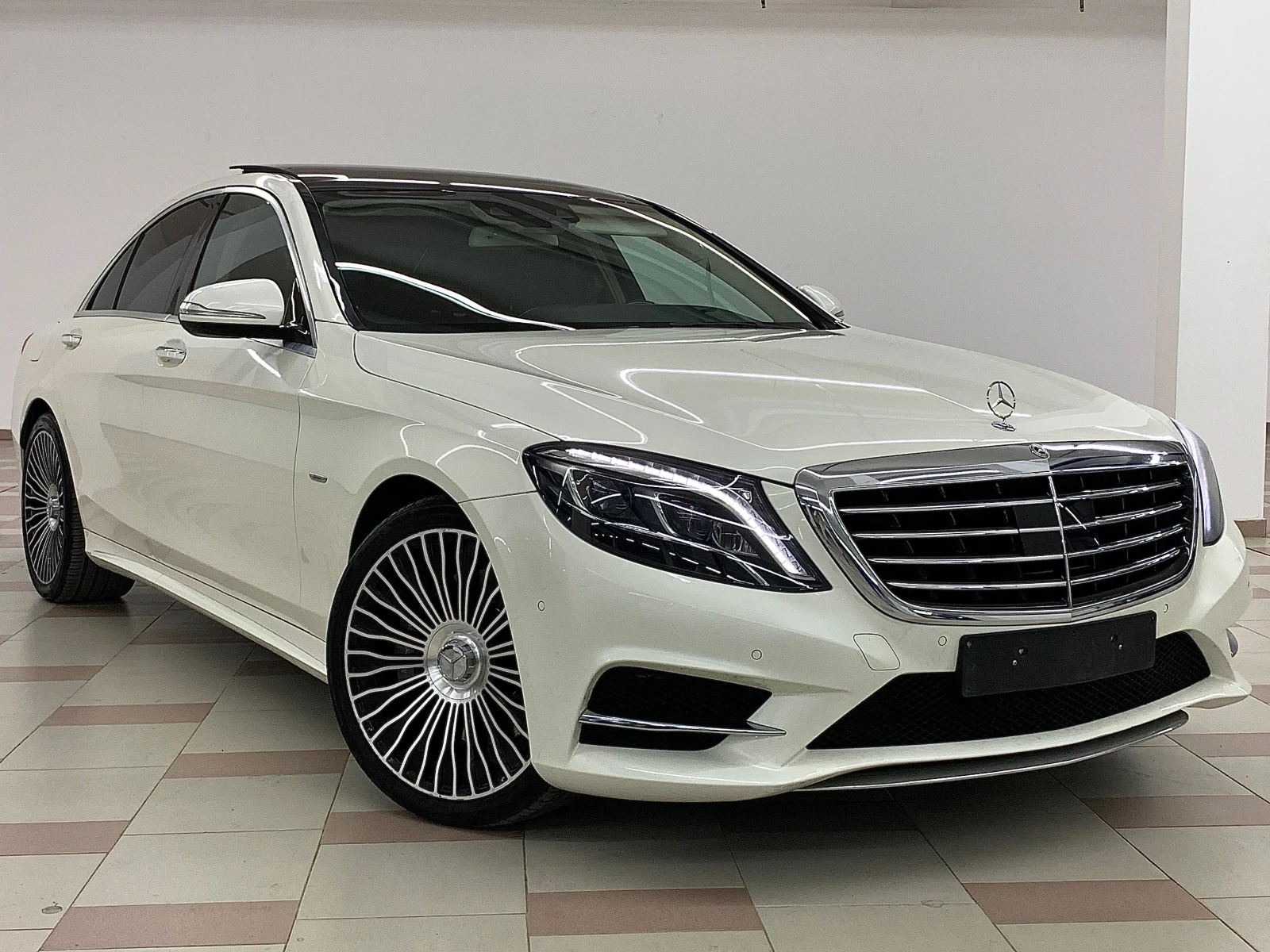 Mercedes-Benz S 350 AMG 4-Matic /EDITION1/DESIGNO/3xTV/PANO/Alcantara/ - изображение 3 | Auto.bg Mercedes-Benz S 350 AMG 4-Matic /EDITION1/DESIGNO/3xTV/PANO/Alcantara/ - изображение 3