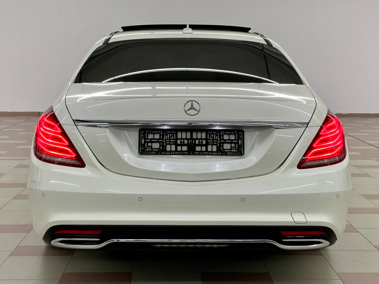Mercedes-Benz S 350 AMG 4-Matic /EDITION1/DESIGNO/3xTV/PANO/Alcantara/ - изображение 6 | Auto.bg Mercedes-Benz S 350 AMG 4-Matic /EDITION1/DESIGNO/3xTV/PANO/Alcantara/ - изображение 6