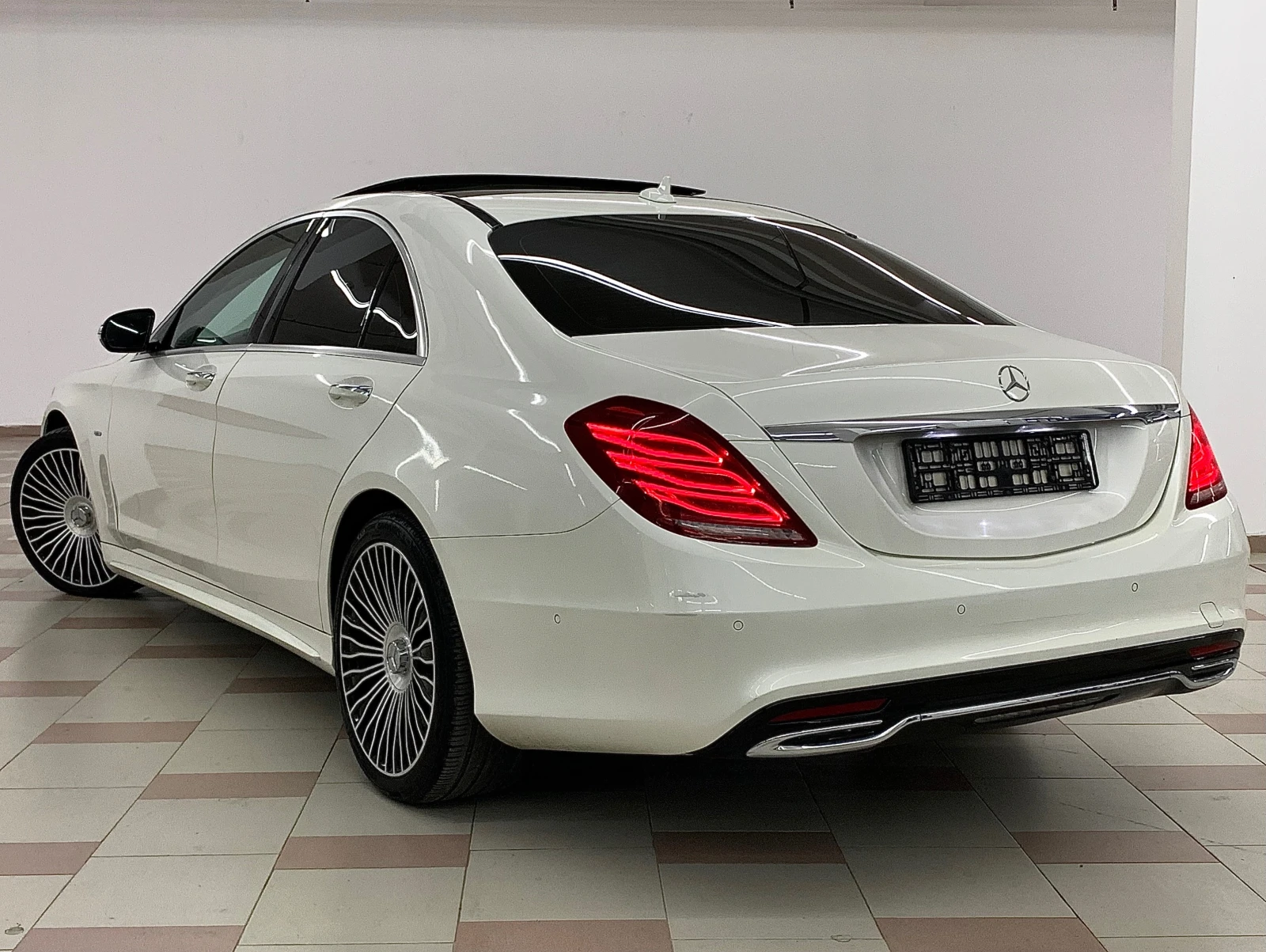 Mercedes-Benz S 350 AMG 4-Matic /EDITION1/DESIGNO/3xTV/PANO/Alcantara/ - изображение 4 | Auto.bg Mercedes-Benz S 350 AMG 4-Matic /EDITION1/DESIGNO/3xTV/PANO/Alcantara/ - изображение 4