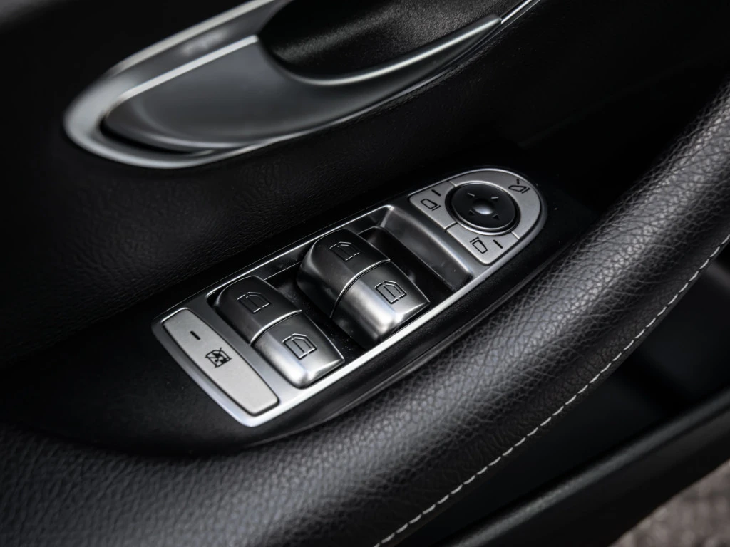 Mercedes-Benz E 400 4Matic / AMG PKG / PANO / BURMESTER - изображение 9 | Auto.bg Mercedes-Benz E 400 4Matic / AMG PKG / PANO / BURMESTER - изображение 9
