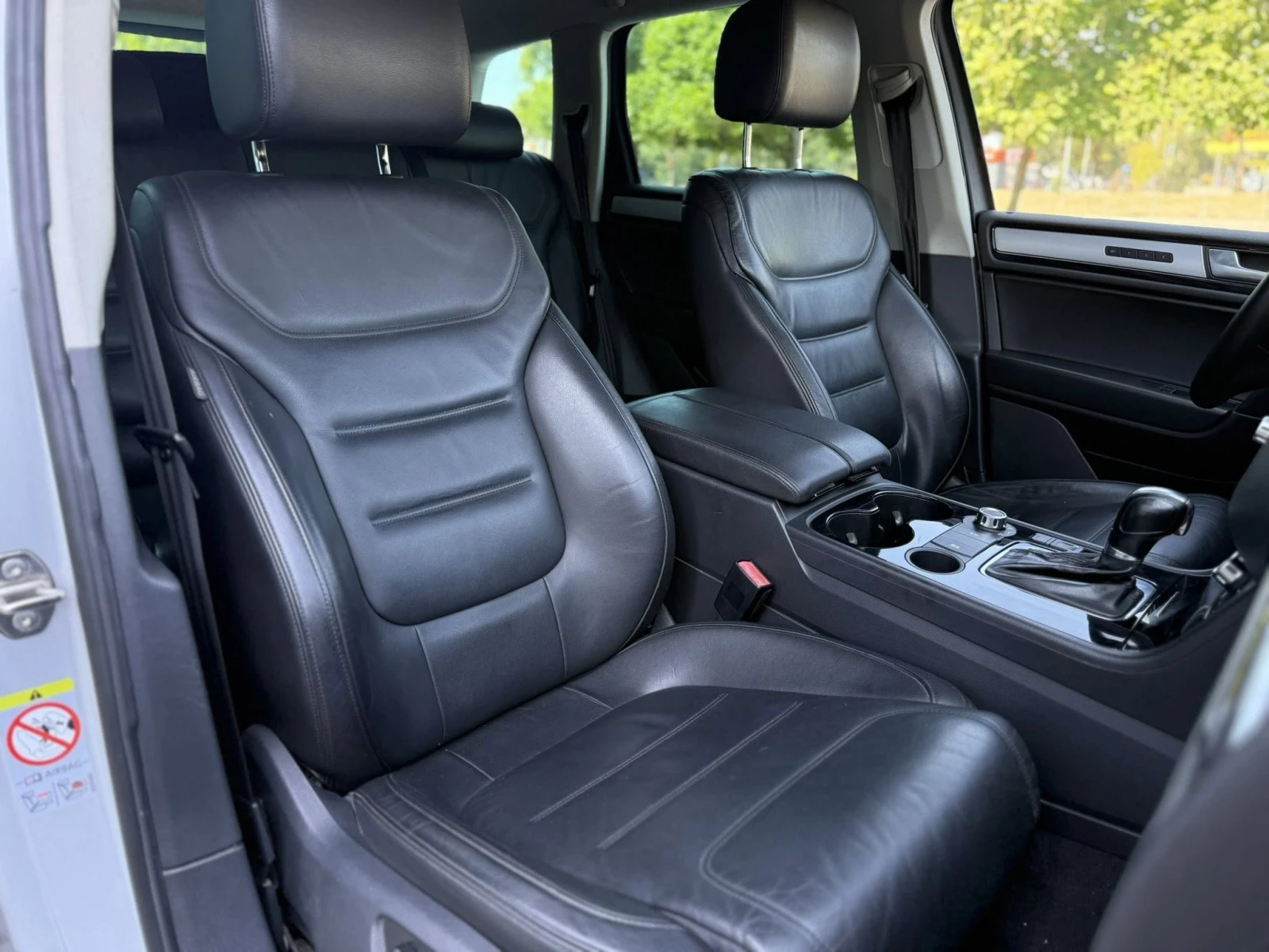 VW Touareg * * * ЛИЗНГ* * * Реални км Сервизна - изображение 10 | Auto.bg VW Touareg * * * ЛИЗНГ* * * Реални км Сервизна - изображение 10